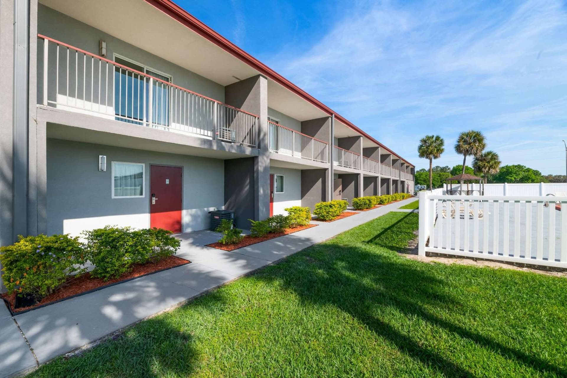 Quality Suites Wildwood - The Villages featured exterior or lobby in Wildwood, FL — similar hotel