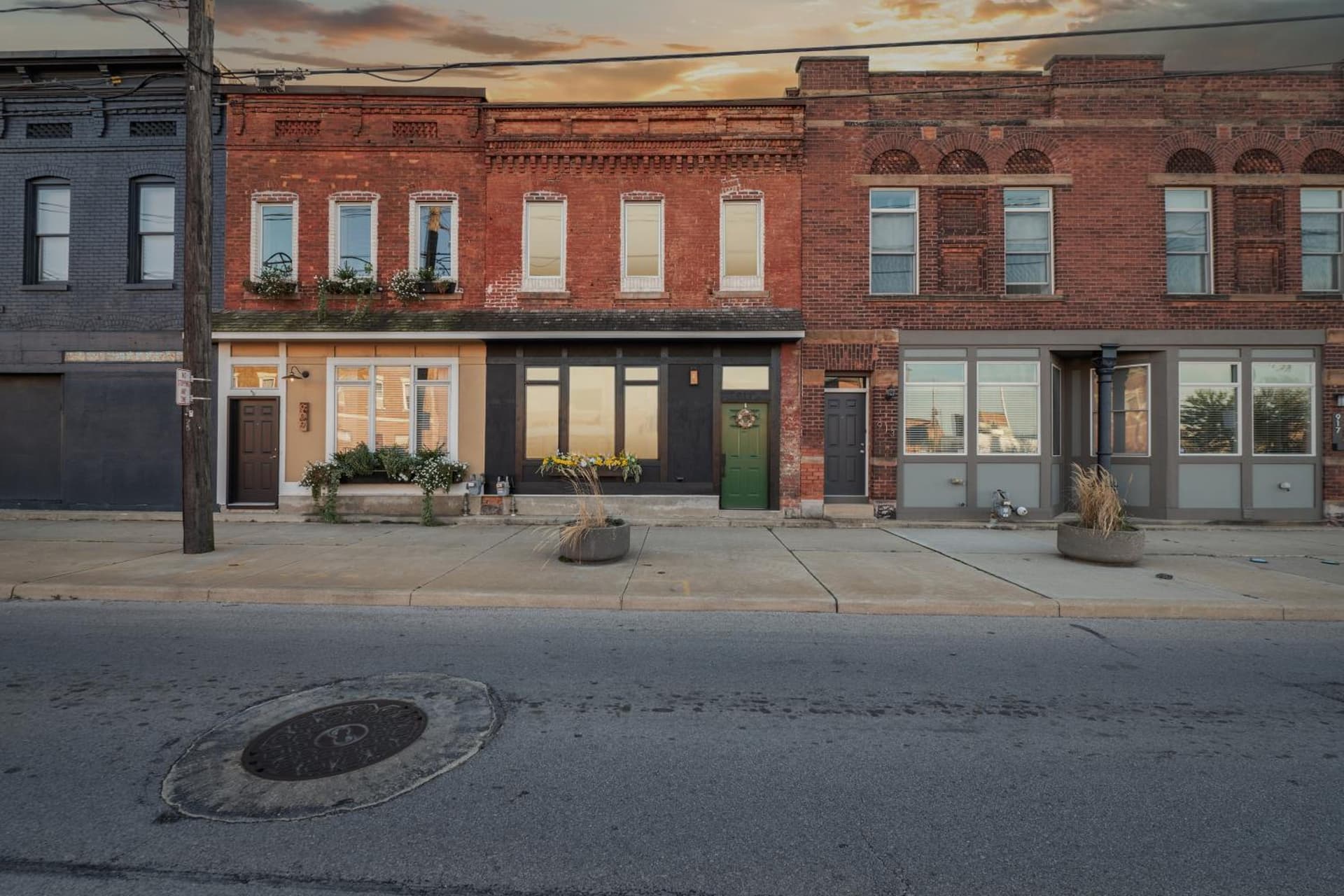 NEW! Luxury Townhome Walkable to everything Downtown Toledo has to offer! gallery photo in Toledo, OH — image 9