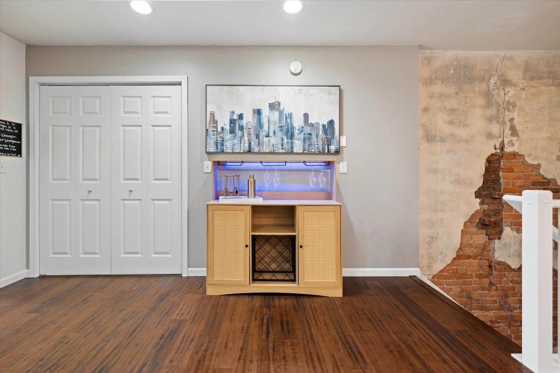 NEW! Luxury Townhome Walkable to everything Downtown Toledo has to offer! interior in Toledo, OH — gallery photo 2