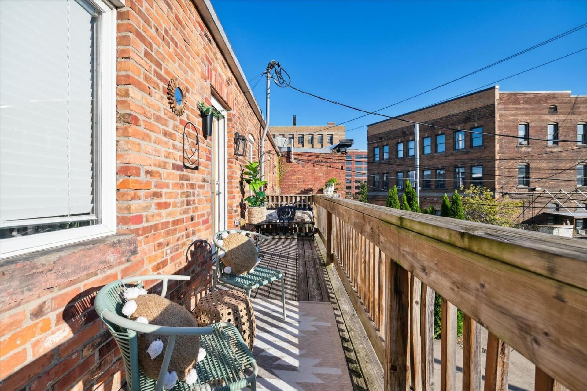 NEW! Luxury Townhome Walkable to everything Downtown Toledo has to offer! property views in Toledo, OH — gallery photo 3