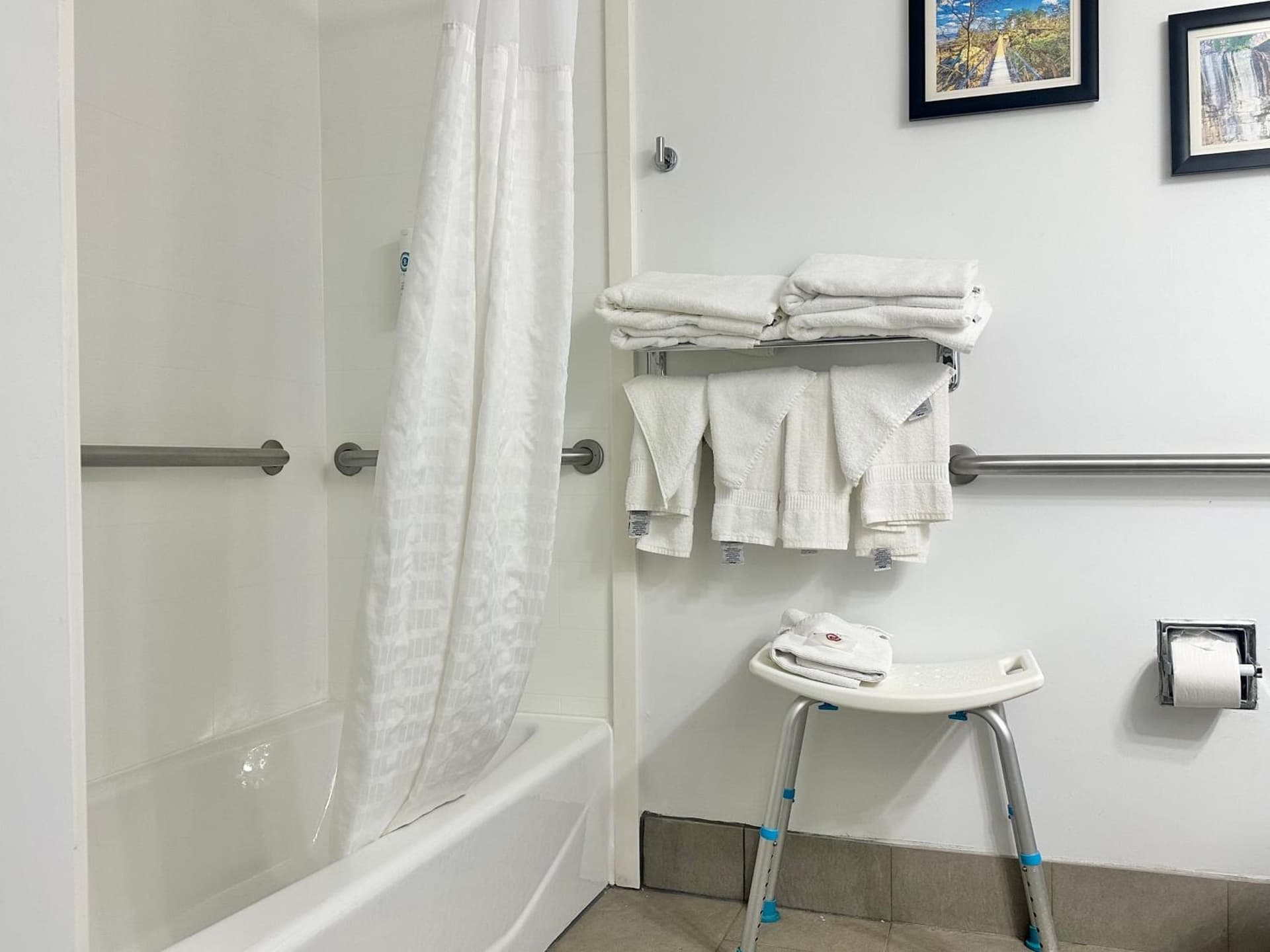 Comfort Inn & Suites Calhoun South interior in Calhoun, GA — gallery photo 2