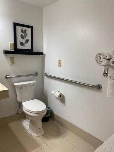 Country Inn & Suites by Radisson, Lawrenceville near Northside Hospital Gwinnett gallery photo in Lawrenceville, GA — image 39