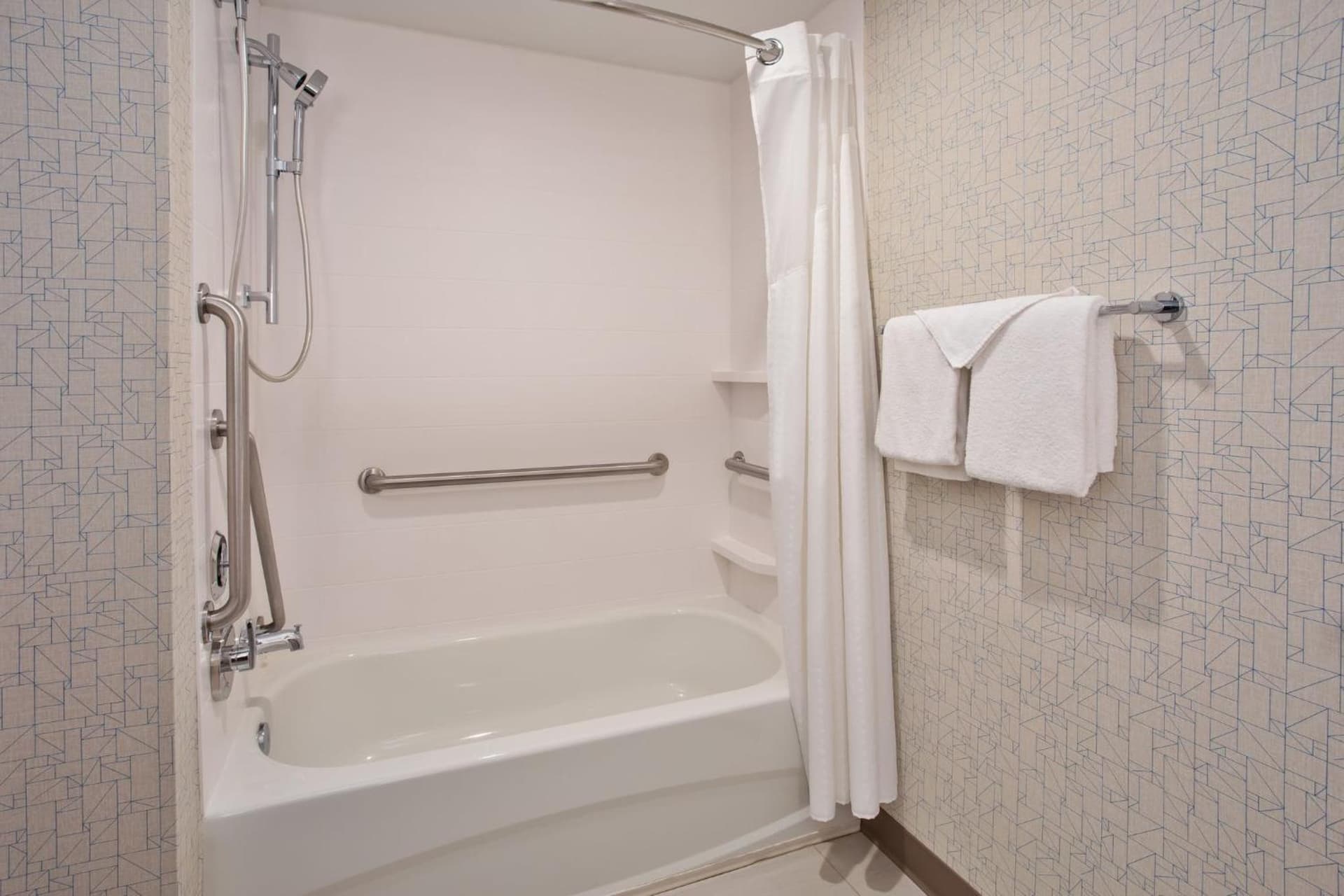 Holiday Inn Express Hotel & Suites Rochester Webster by IHG gallery photo in Webster — image 6