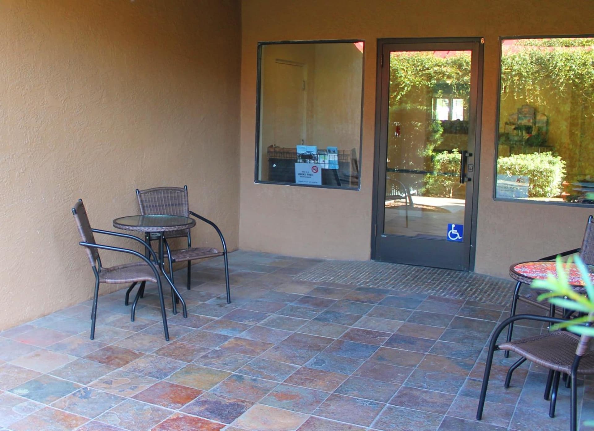 Governors Inn Hotel property views in Sacramento, CA — gallery photo 3