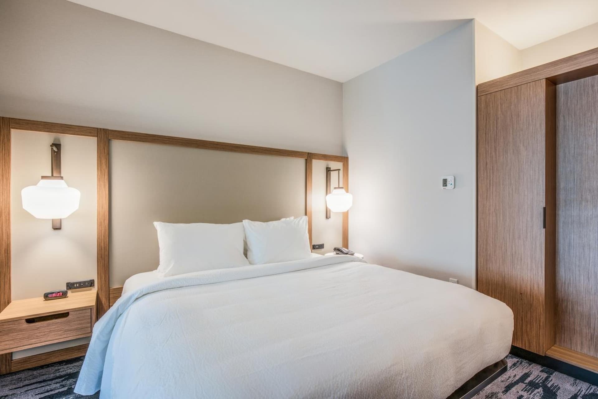 Holiday Inn Express & Suites Platteville by IHG interior in Platteville, WI — gallery photo 2