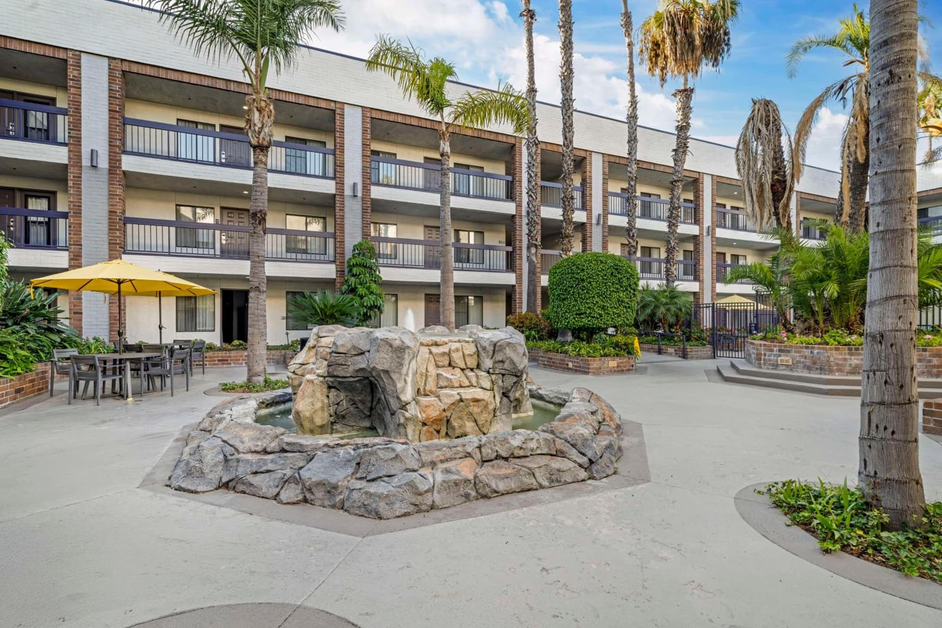 Best Western Plus Meridian Inn & Suites, Anaheim-Orange gallery photo in Orange, CA — image 42