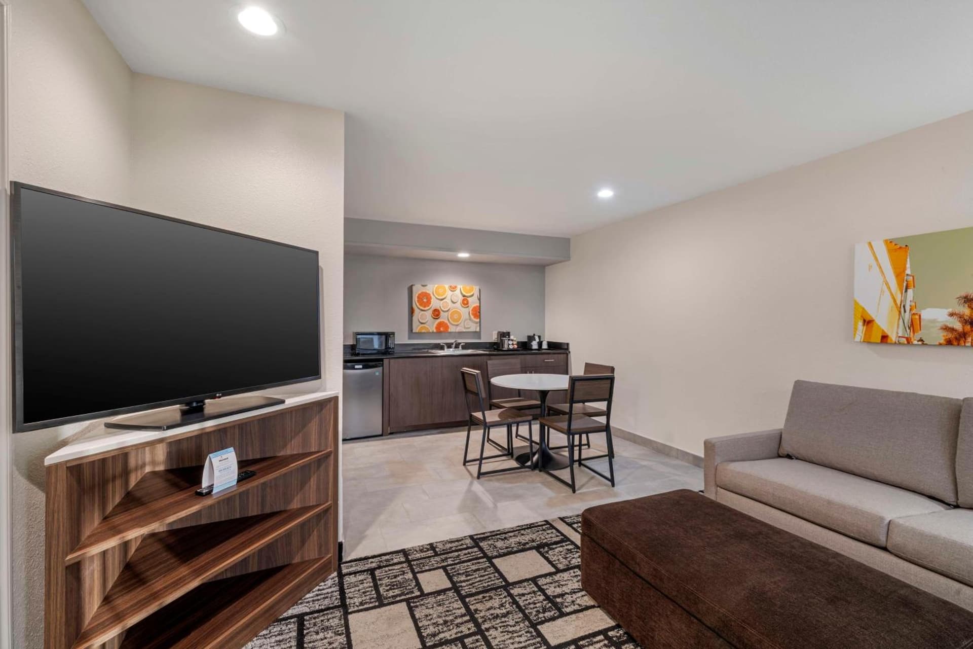Best Western Plus Meridian Inn & Suites, Anaheim-Orange gallery photo in Orange, CA — image 72