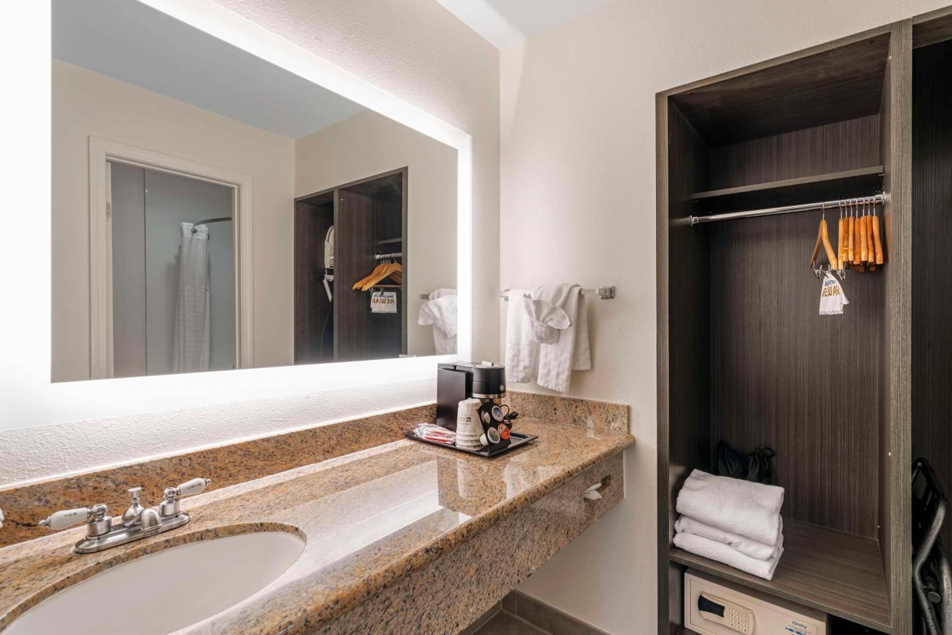 Best Western Plus Meridian Inn & Suites, Anaheim-Orange gallery photo in Orange, CA — image 15