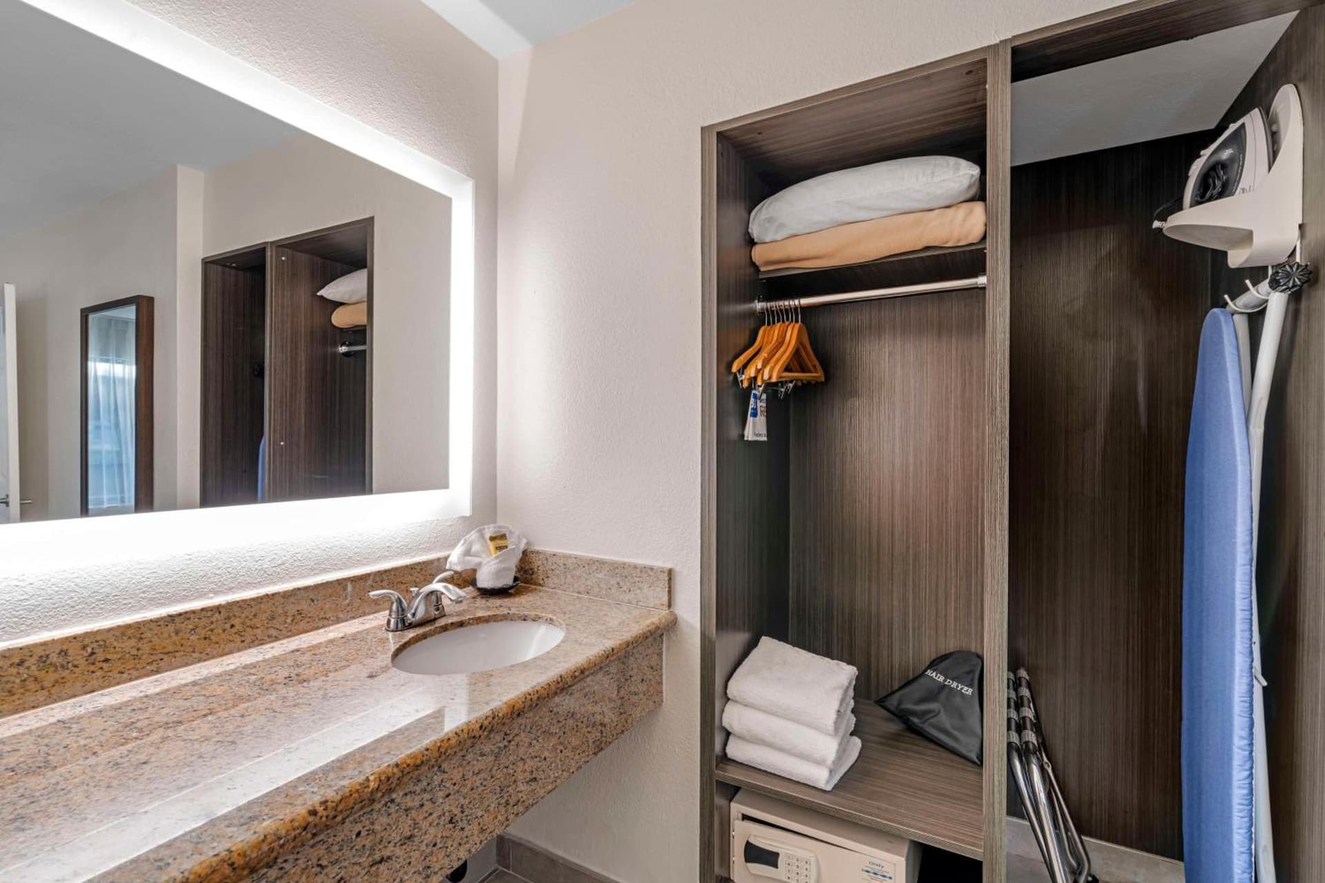 Best Western Plus Meridian Inn & Suites, Anaheim-Orange gallery photo in Orange, CA — image 24