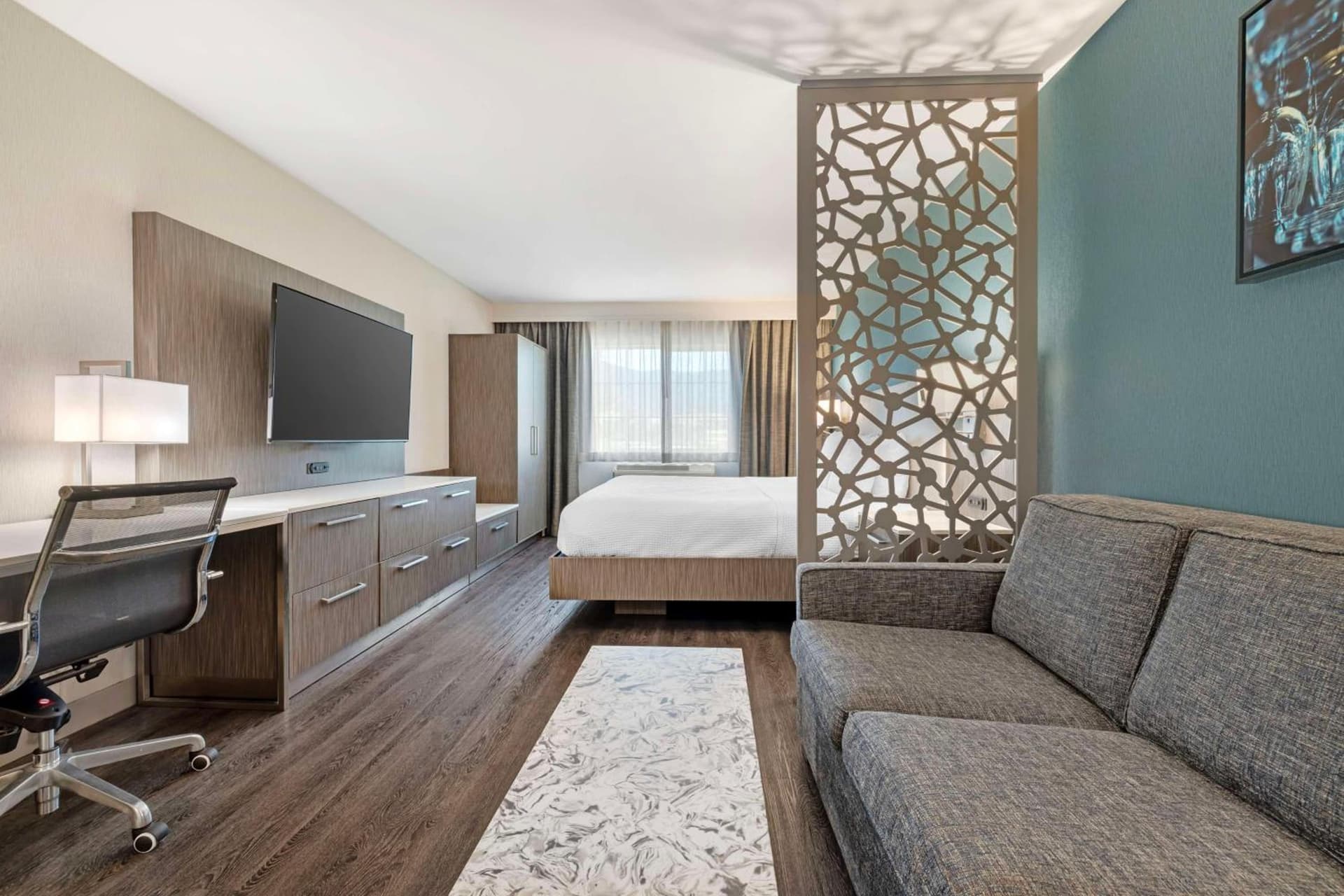 Best Western Plus Temecula Wine Country Hotel & Suites gallery photo in Temecula, CA — image 4