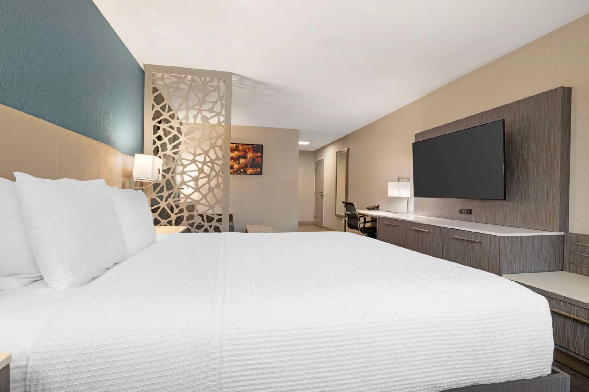 Best Western Plus Temecula Wine Country Hotel & Suites gallery photo in Temecula, CA — image 12