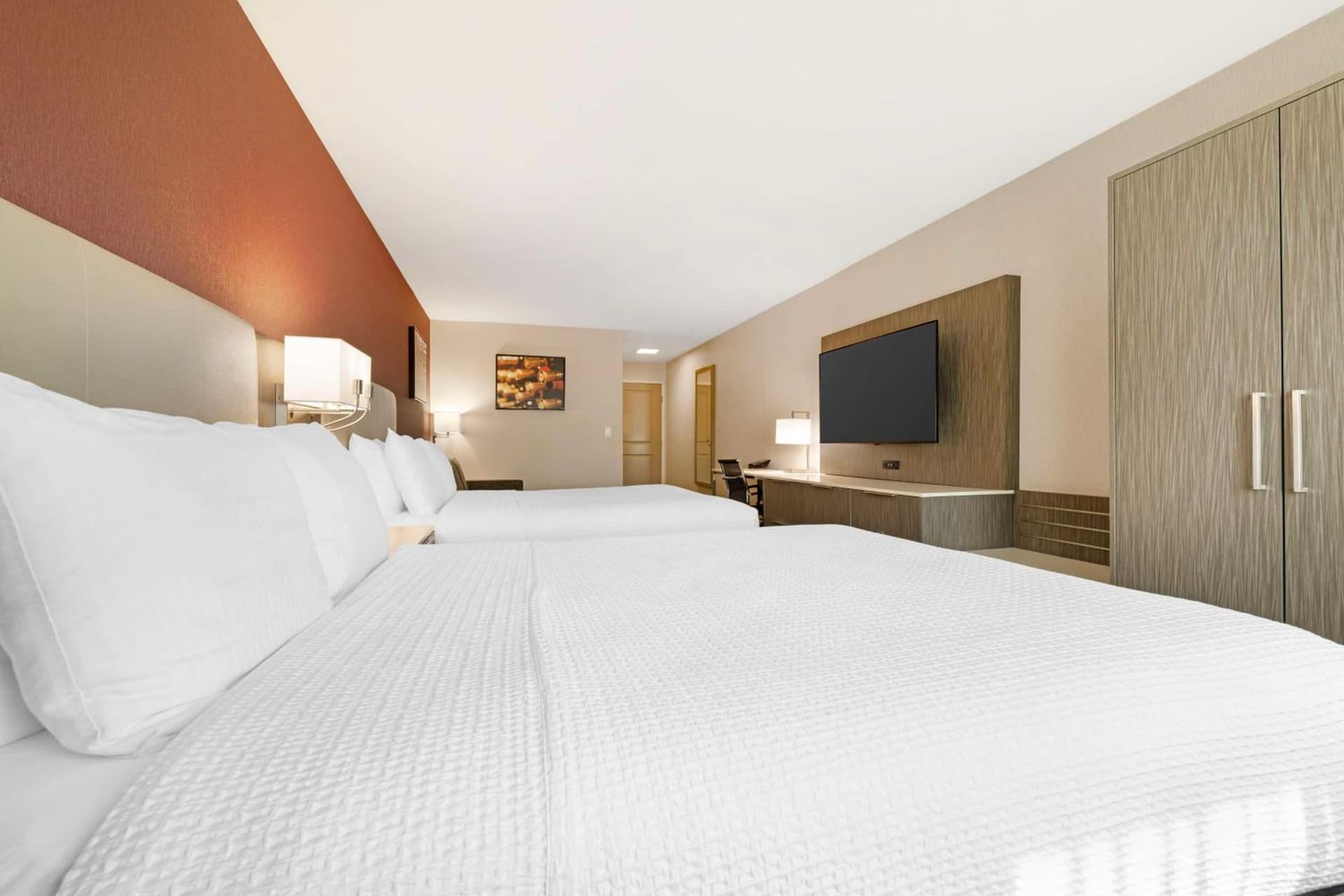 Best Western Plus Temecula Wine Country Hotel & Suites gallery photo in Temecula, CA — image 33