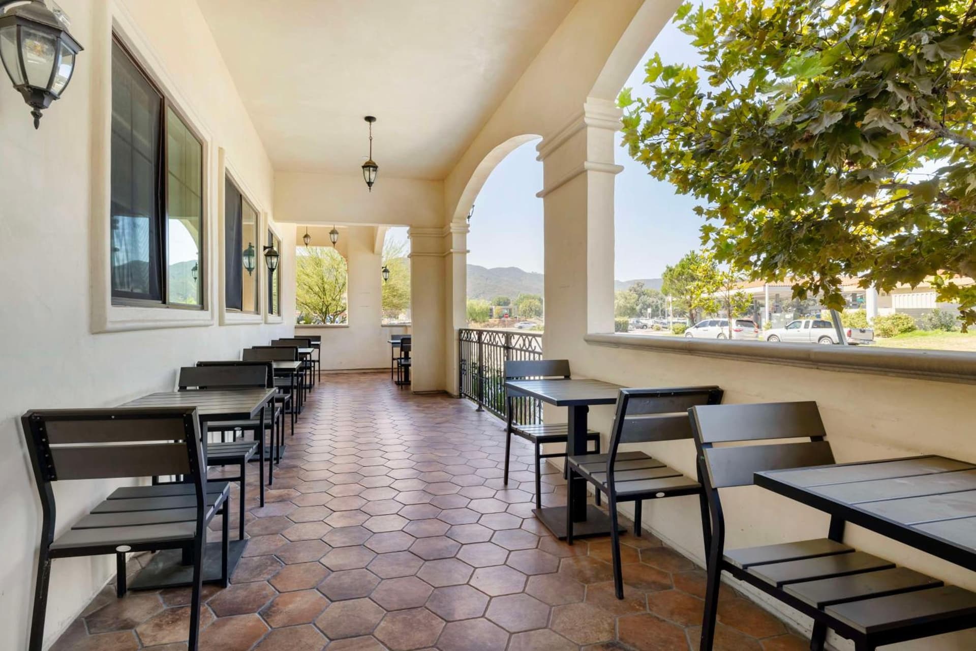 Best Western Plus Temecula Wine Country Hotel & Suites gallery photo in Temecula, CA — image 11