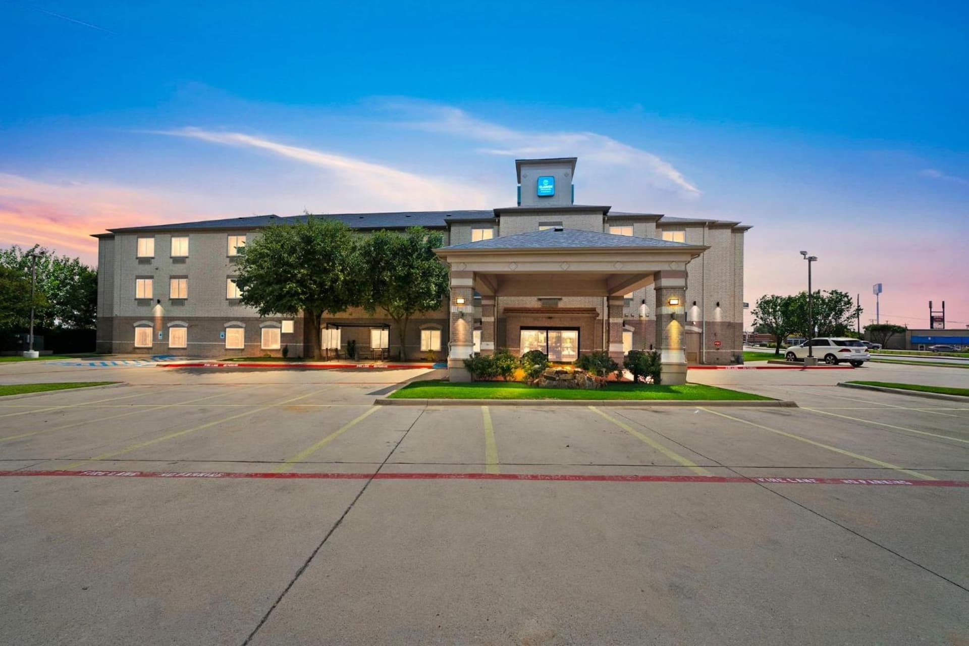 Clarion Inn & Suites Weatherford South interior in Weatherford, TX — gallery photo 2