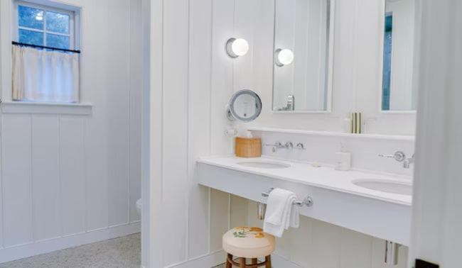 Canoe Place Inn & Cottages gallery photo in Hampton Bays, NY — image 54