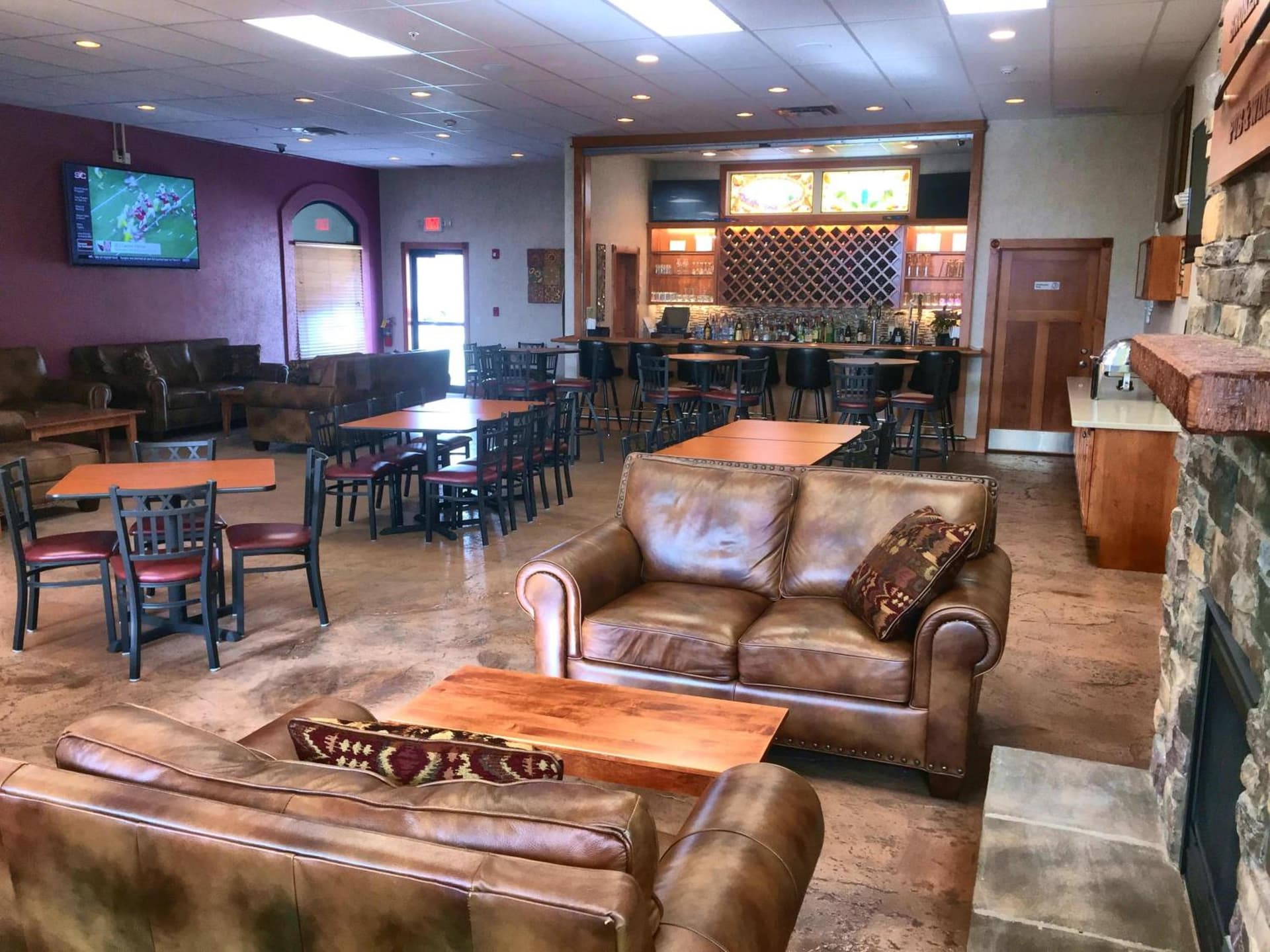 Ramada by Wyndham Strasburg Dover interior in Strasburg, OH — gallery photo 2