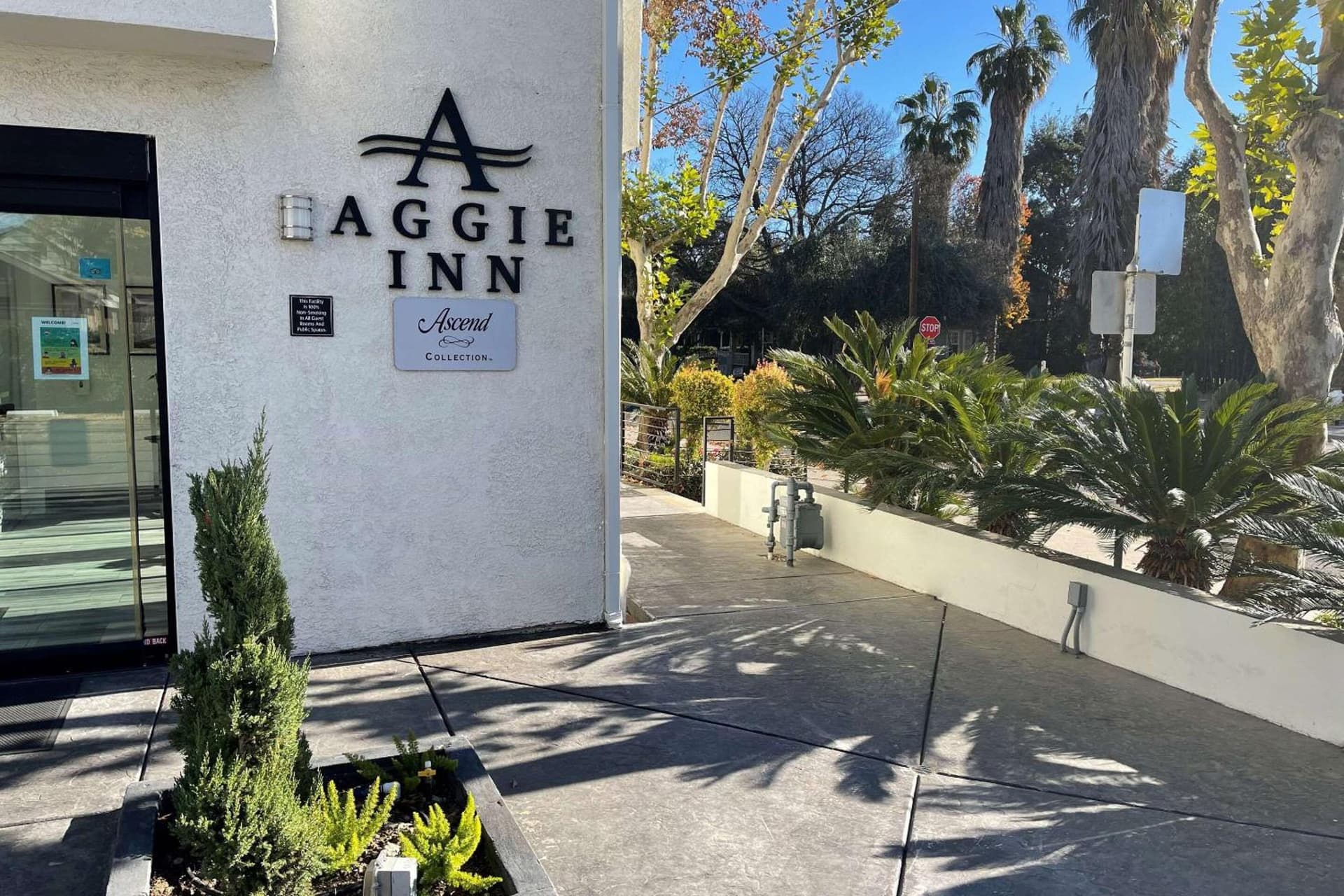 Aggie Inn, an Ascend Collection Hotel interior in Davis, CA — gallery photo 2