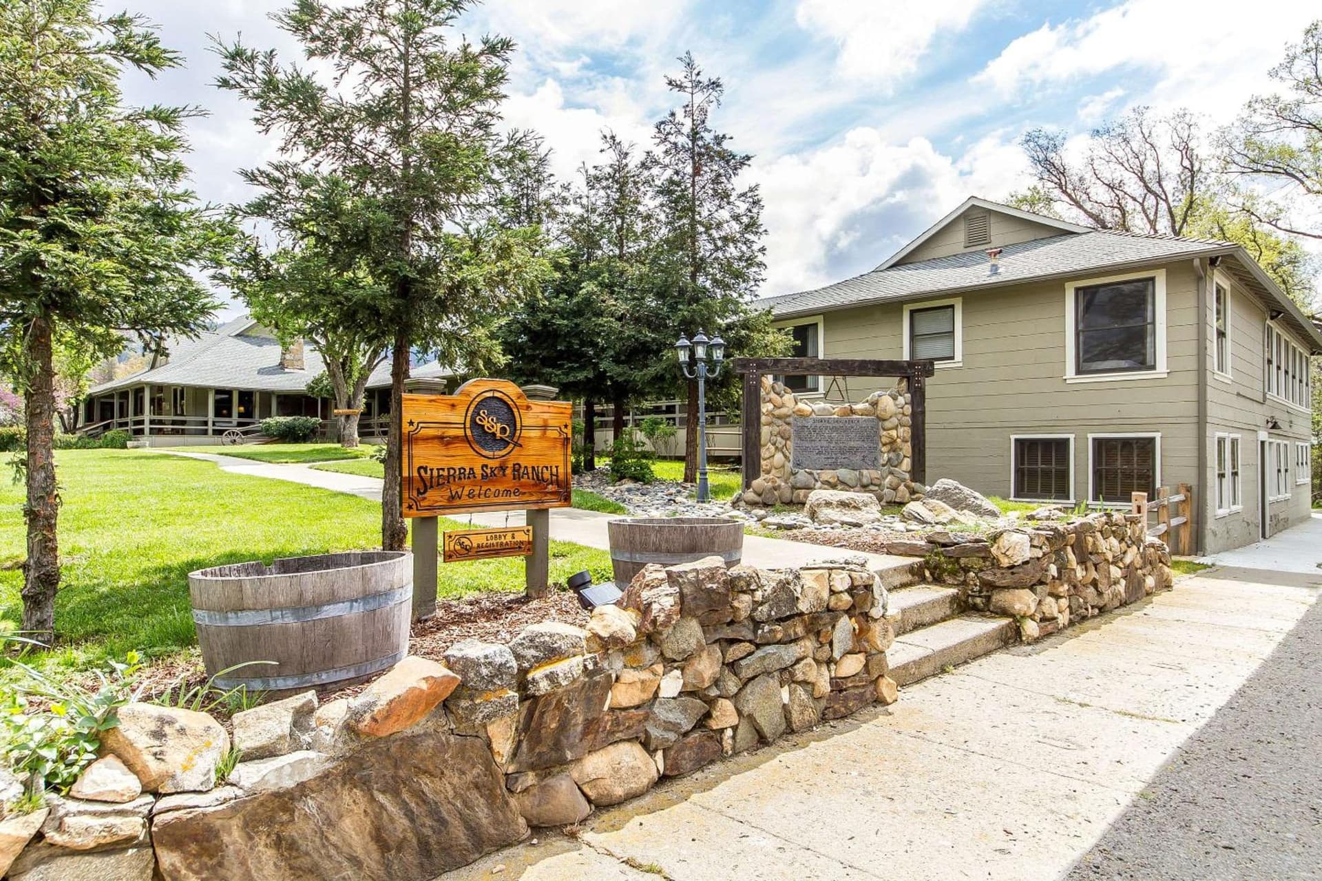 Sierra Sky Ranch property views in Oakhurst, CA — gallery photo 3