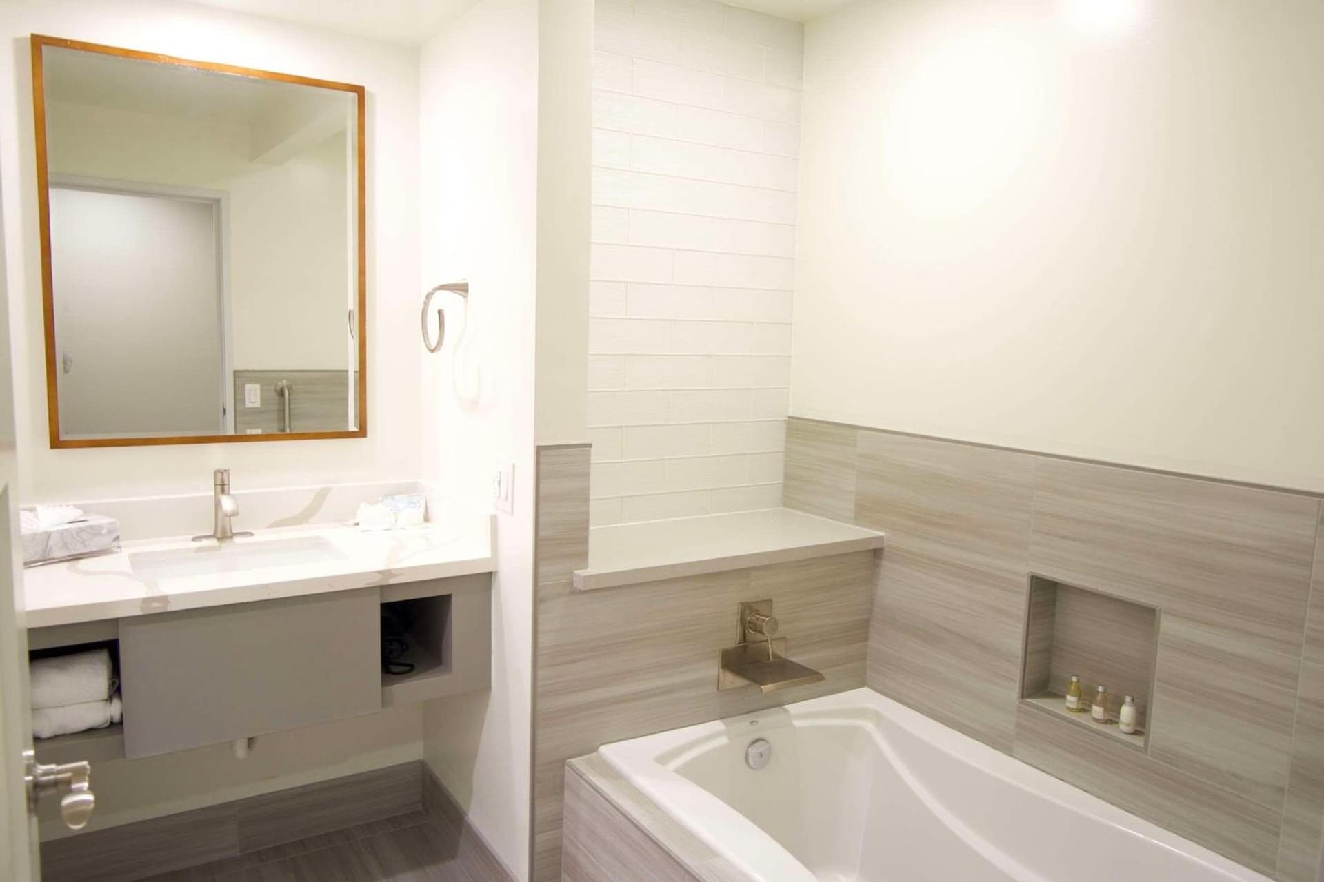 The Volare, an Ascend Collection Hotel gallery photo in San Clemente, CA — image 10