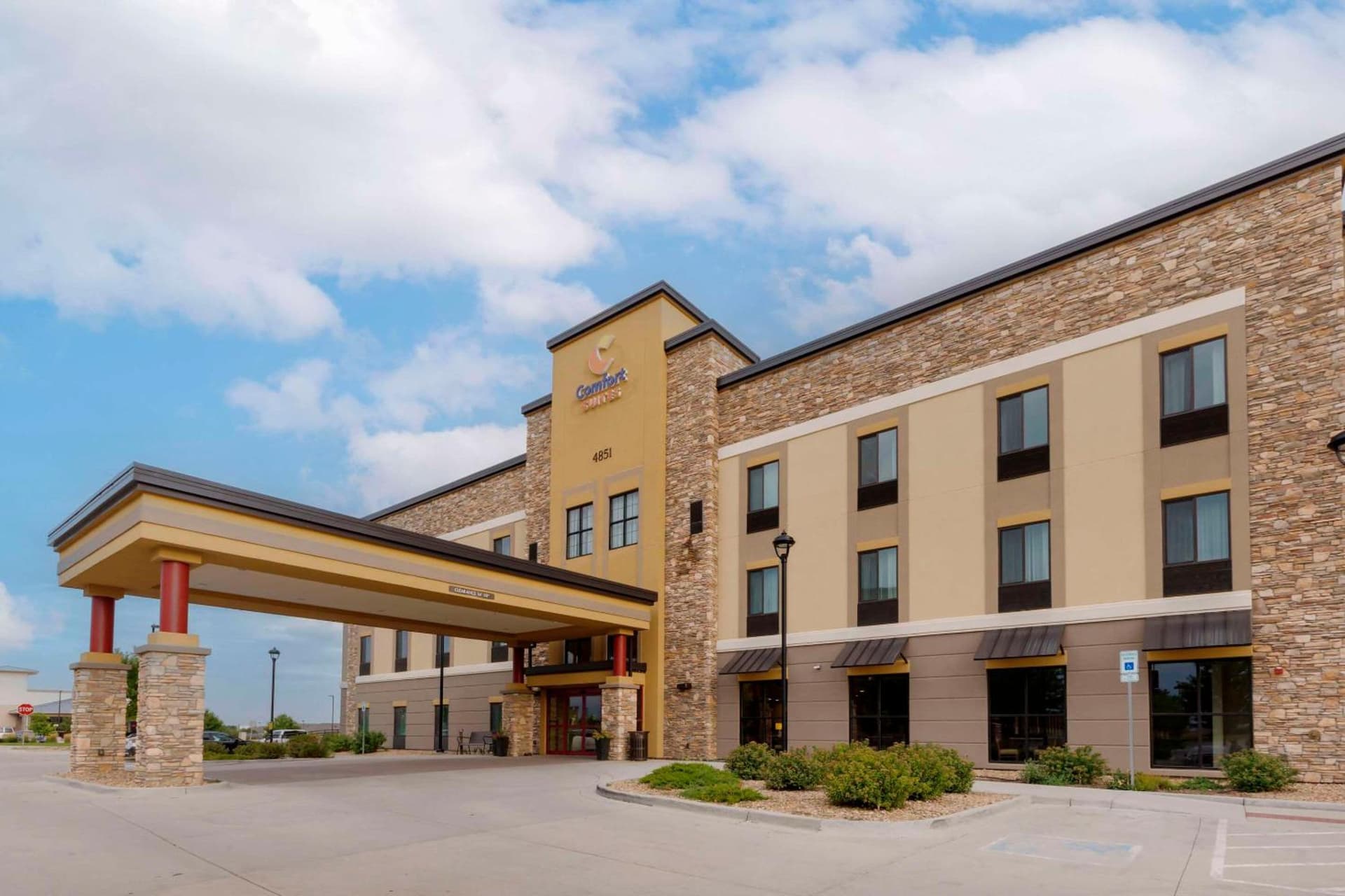 Comfort Suites Loveland property views in Loveland, CO — gallery photo 3