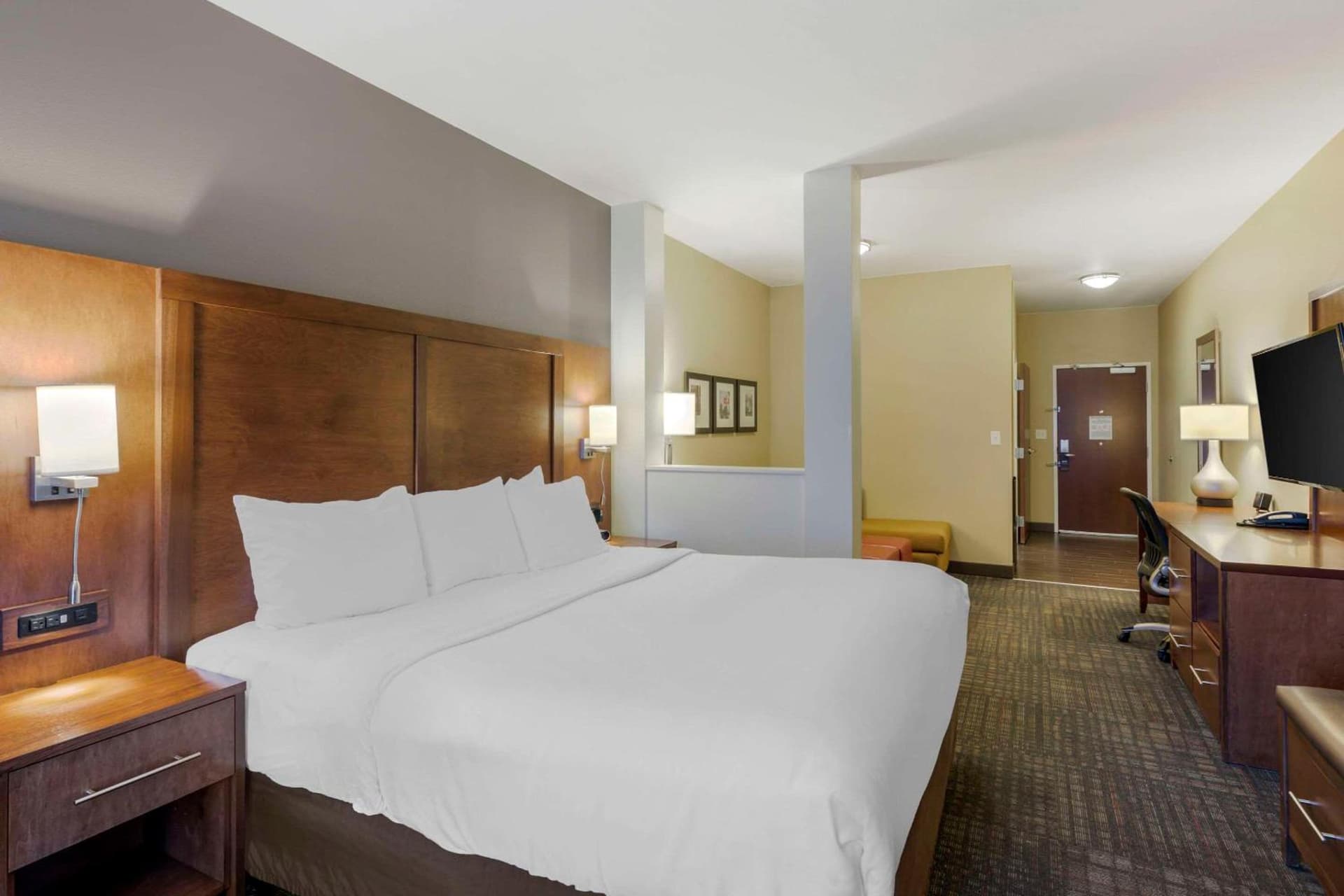 Comfort Suites Loveland gallery photo in Loveland, CO — image 38
