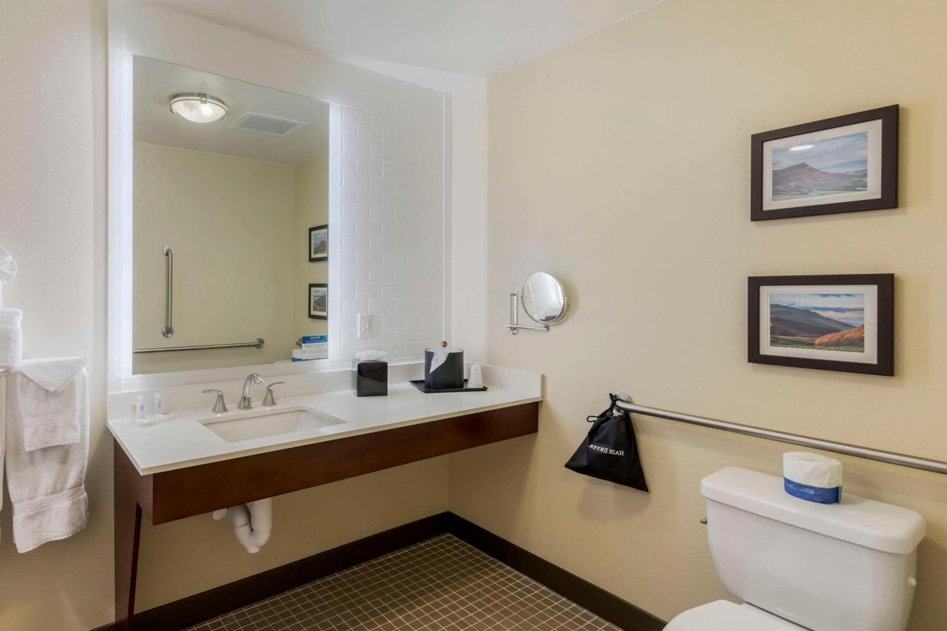 Comfort Suites Loveland gallery photo in Loveland, CO — image 24