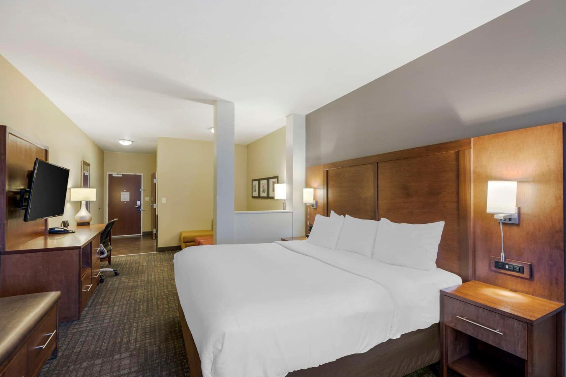 Comfort Suites Loveland gallery photo in Loveland, CO — image 39