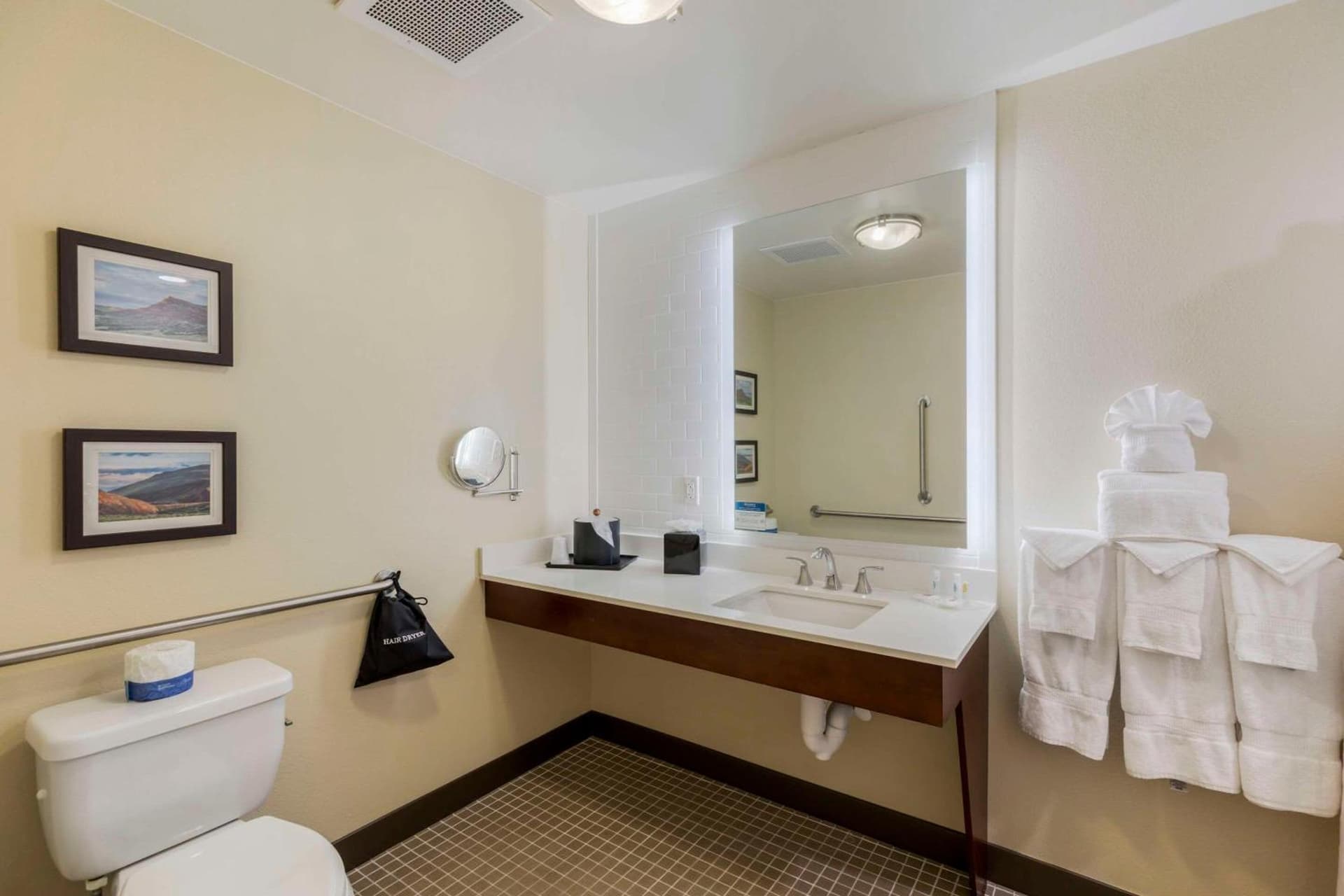 Comfort Suites Loveland gallery photo in Loveland, CO — image 52