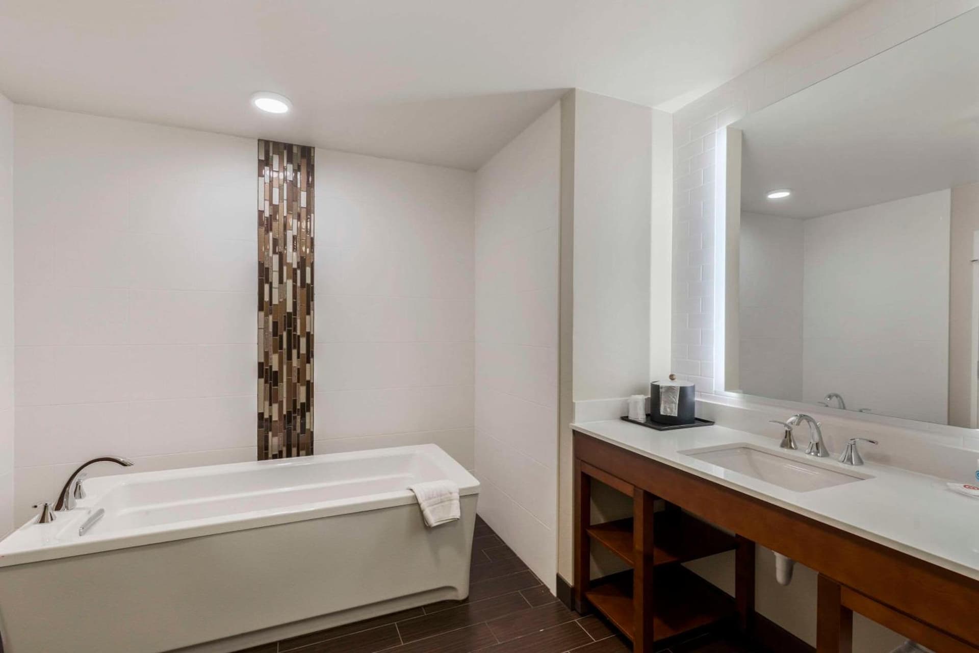 Comfort Suites Loveland property views in Loveland, CO — gallery photo 3