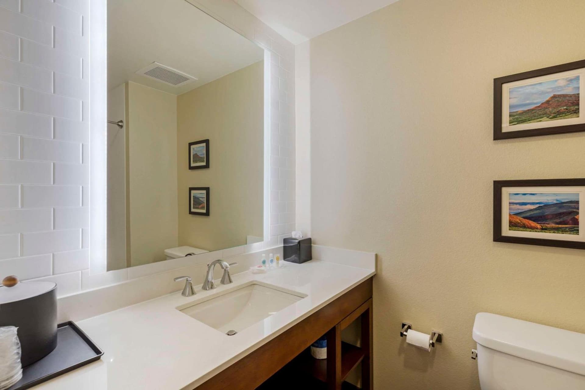Comfort Suites Loveland gallery photo in Loveland, CO — image 29