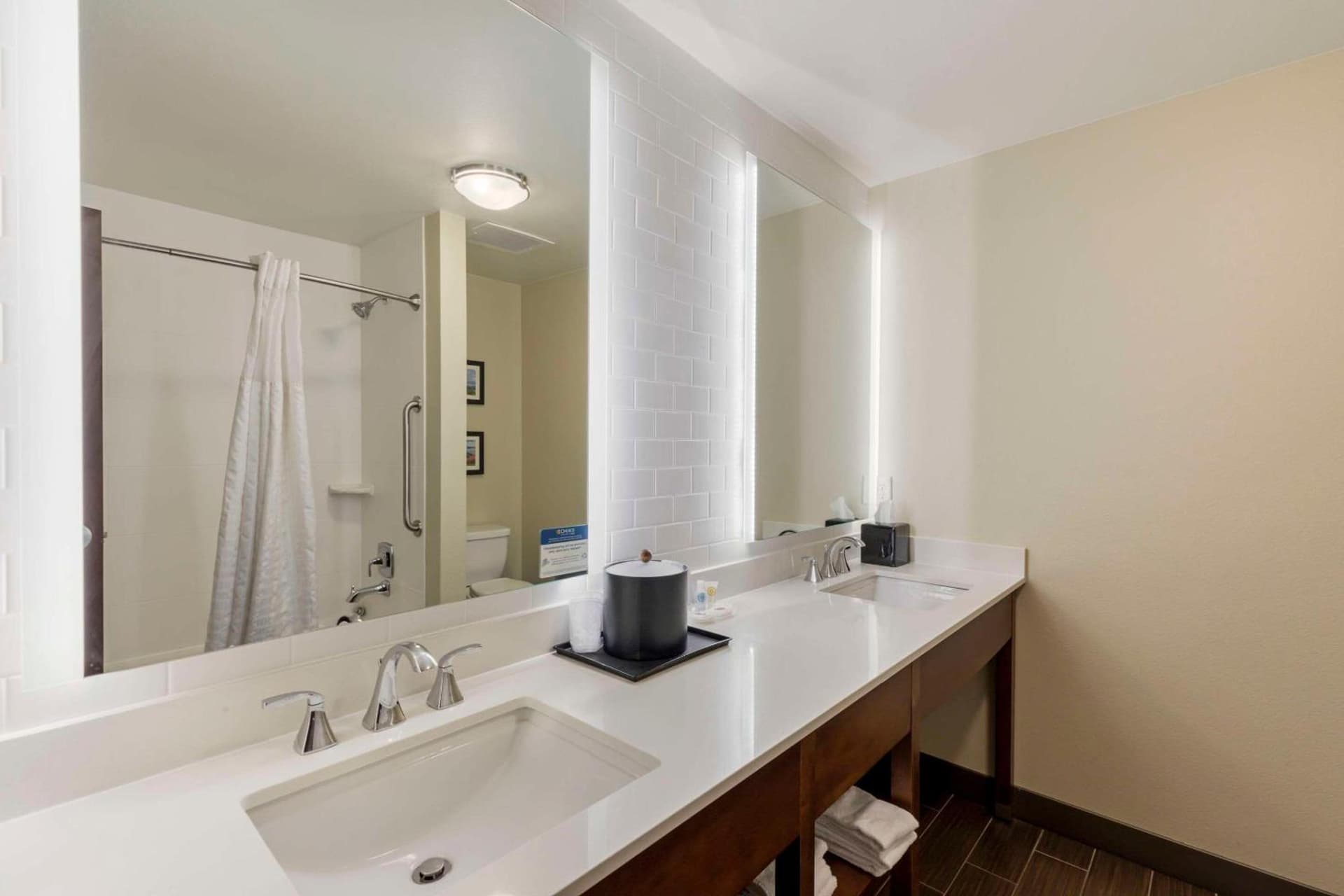 Comfort Suites Loveland gallery photo in Loveland, CO — image 32