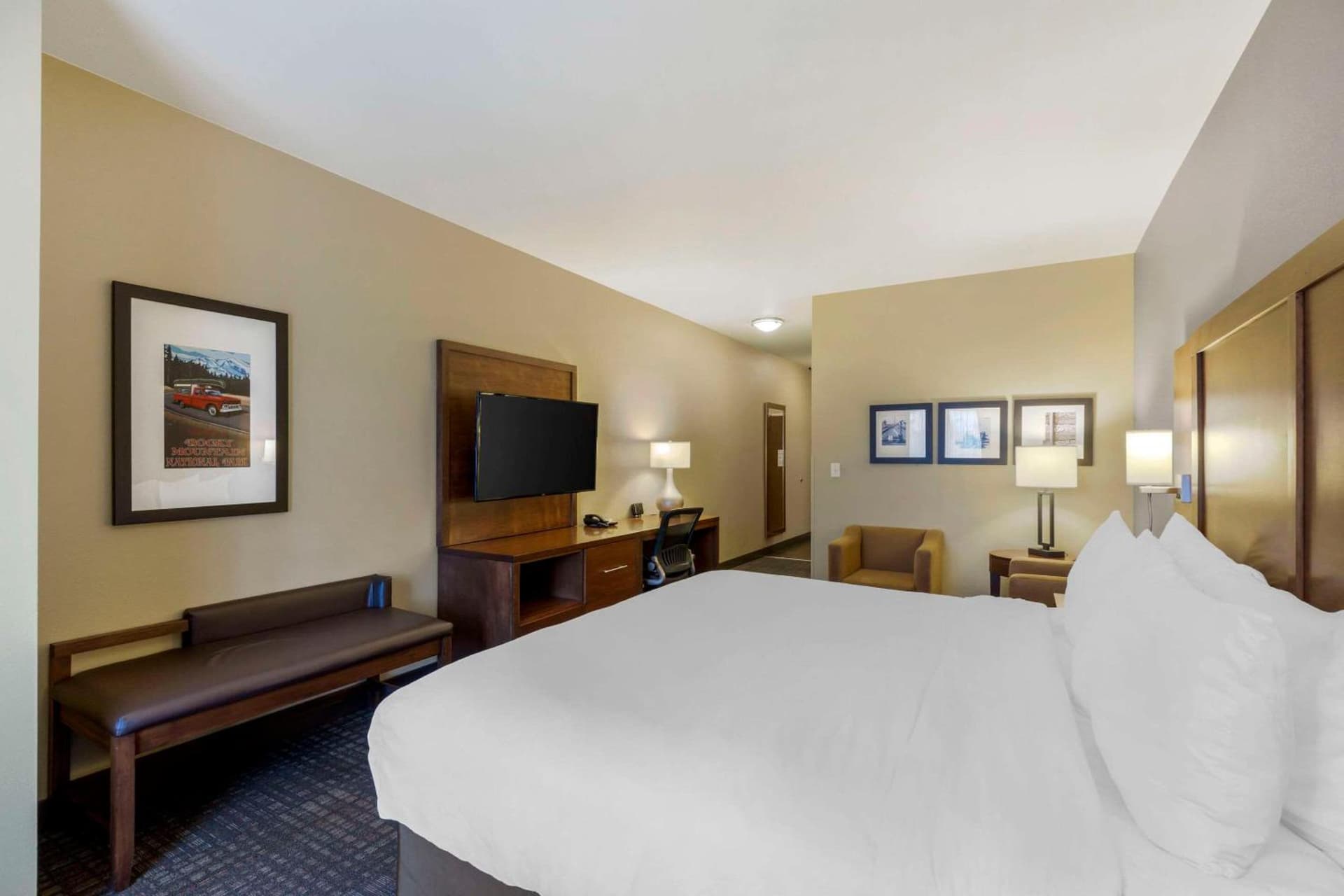 Comfort Suites Loveland gallery photo in Loveland, CO — image 64
