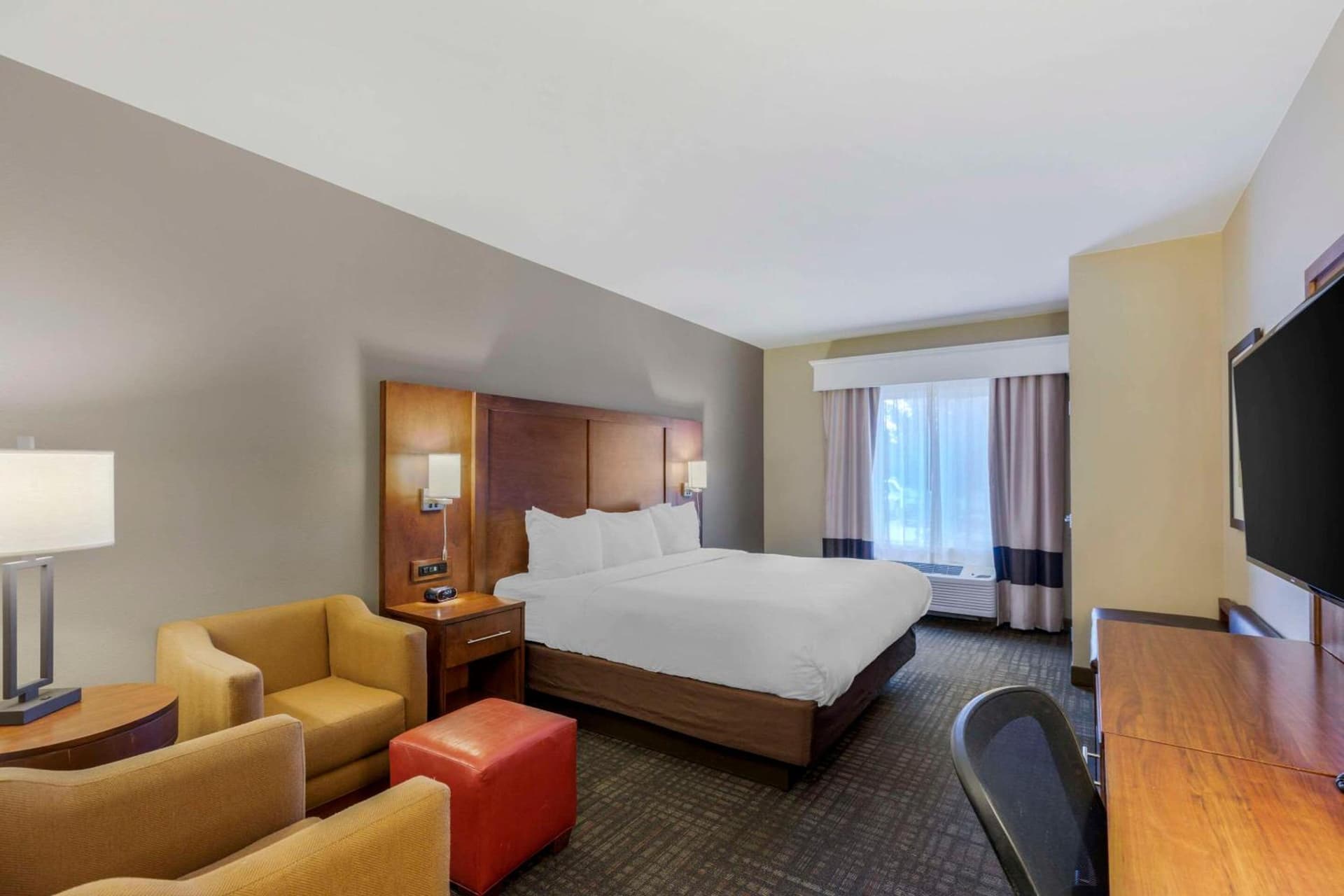 Comfort Suites Loveland gallery photo in Loveland, CO — image 70