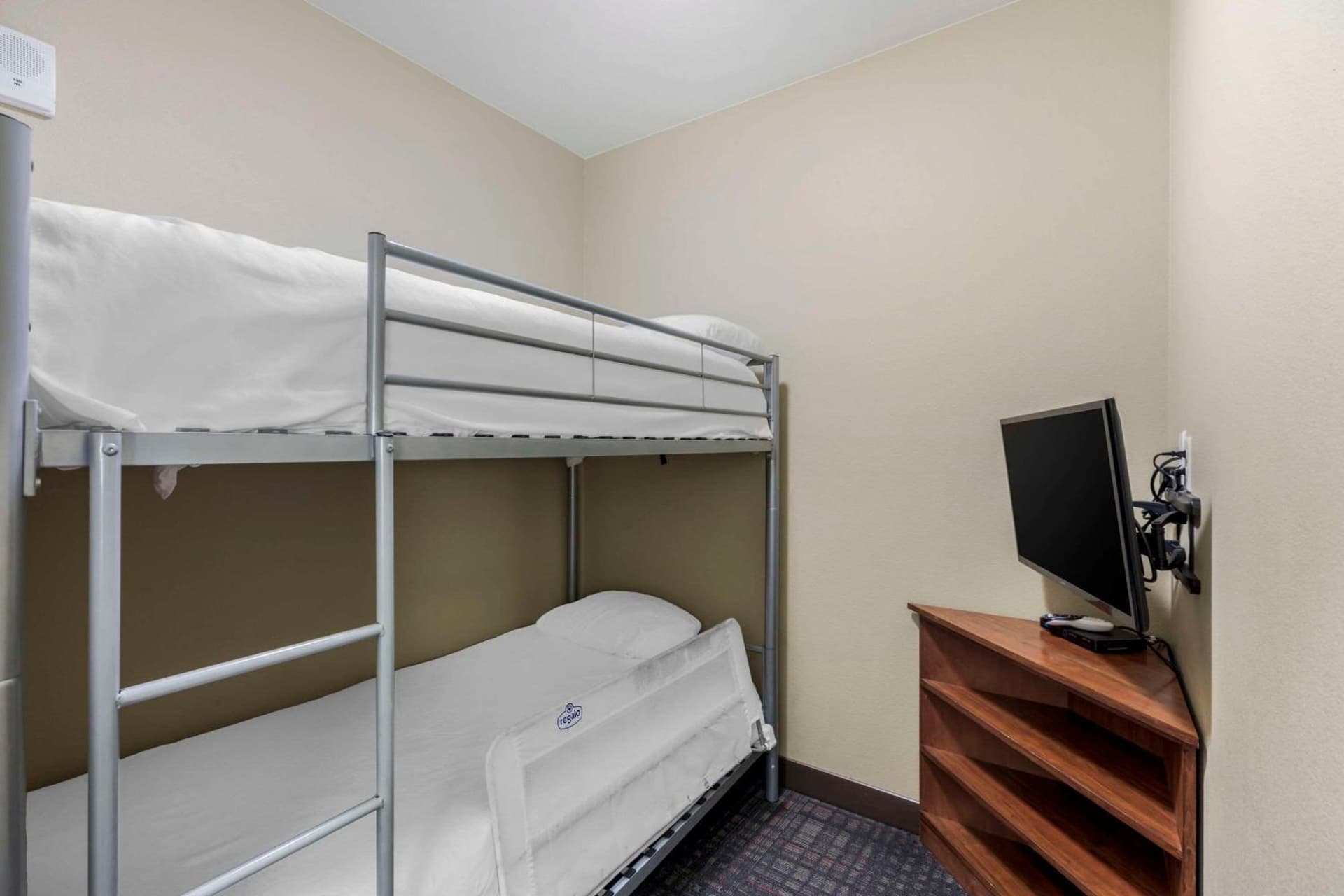 Comfort Suites Loveland gallery photo in Loveland, CO — image 28