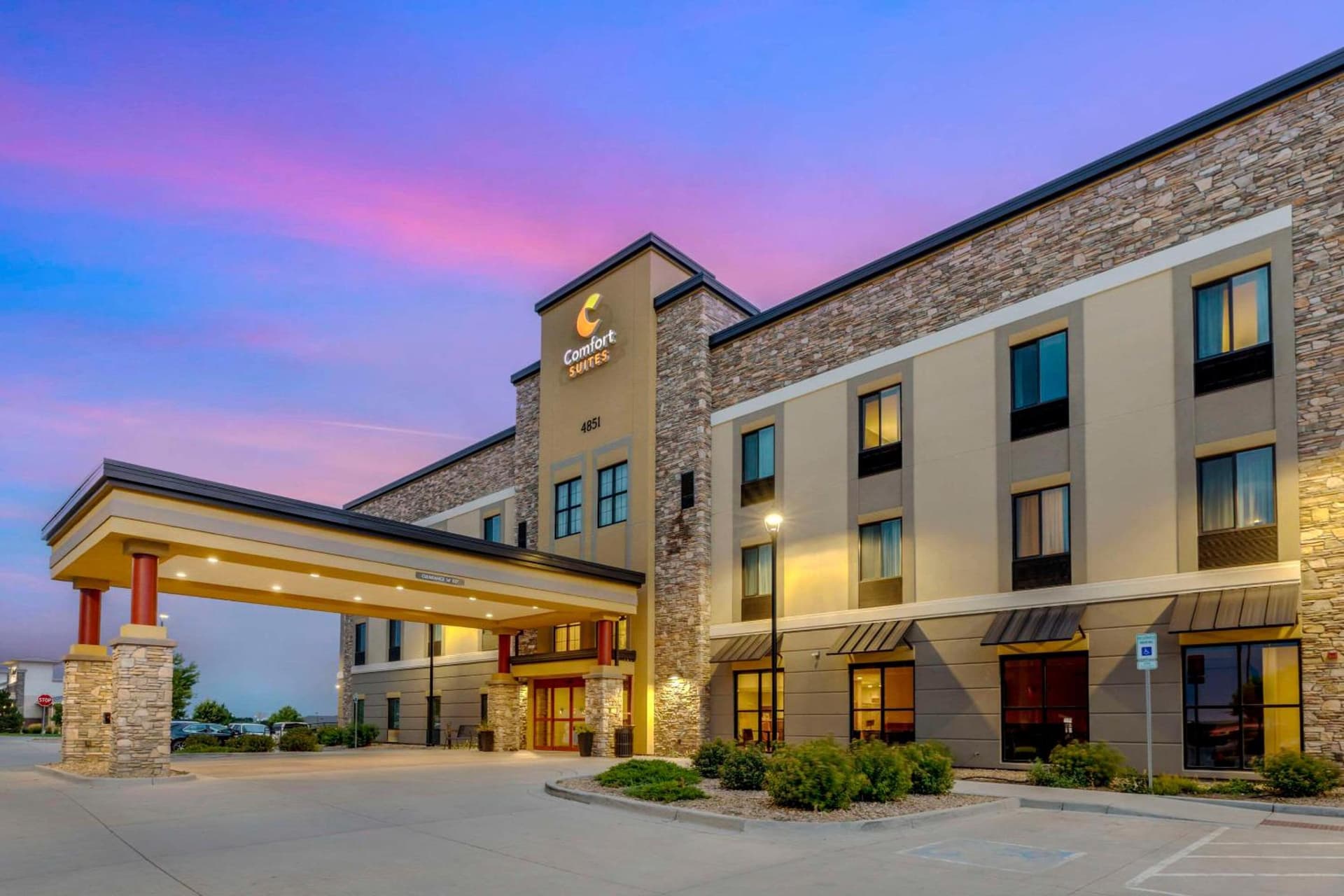 Comfort Suites Loveland gallery photo in Loveland, CO — image 49