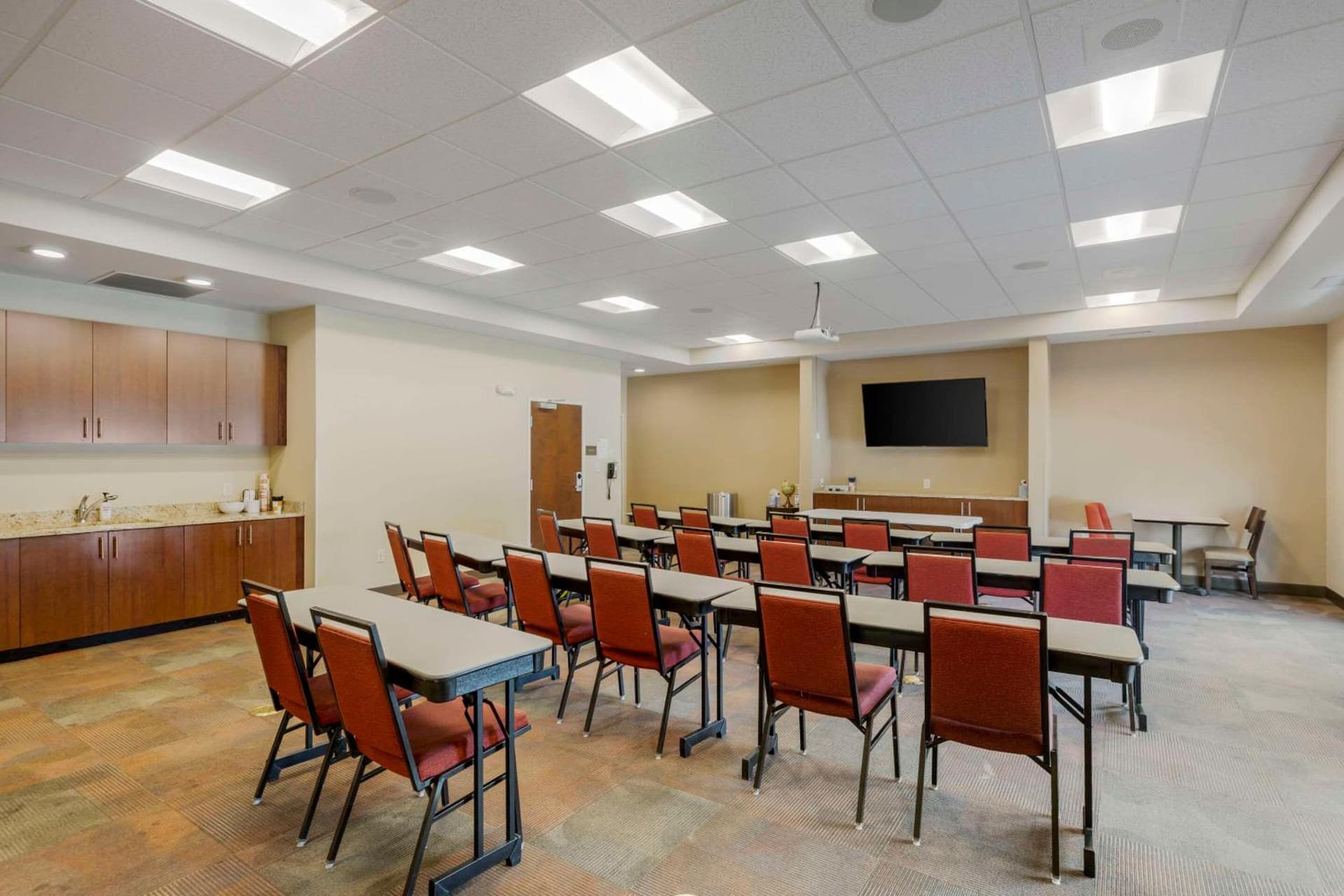 Comfort Suites Loveland gallery photo in Loveland, CO — image 37
