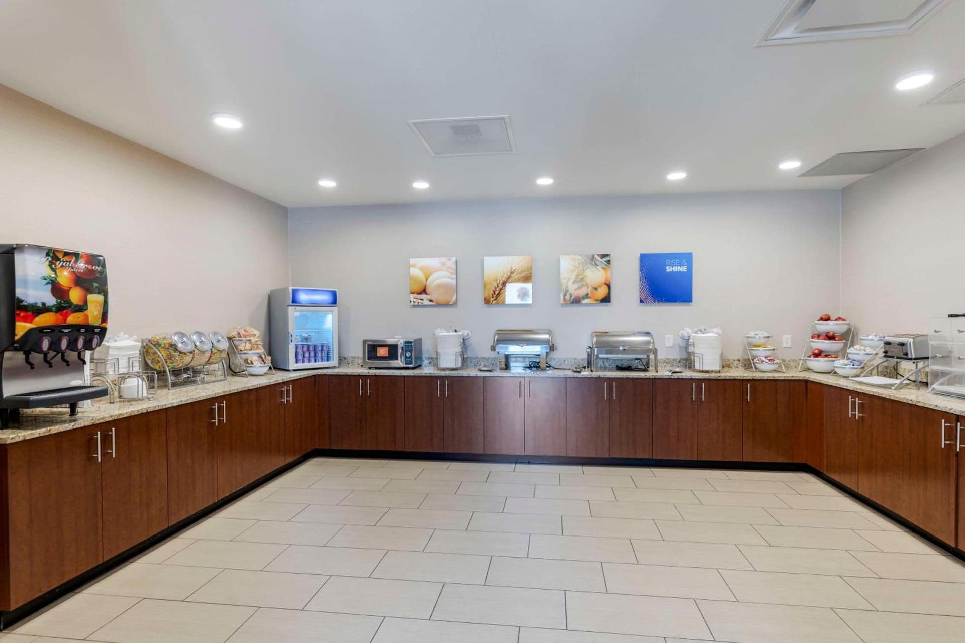 Comfort Suites Loveland gallery photo in Loveland, CO — image 10