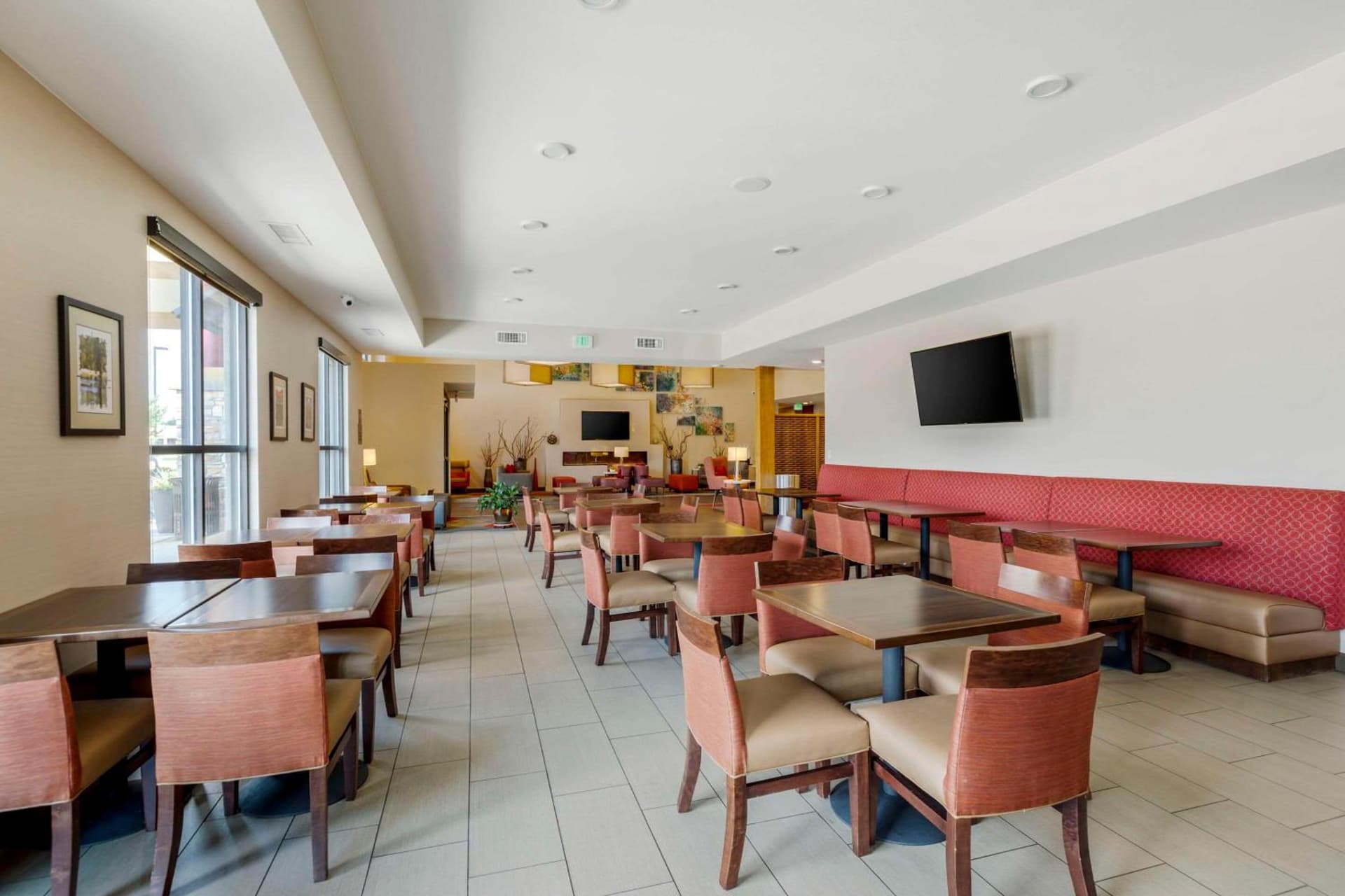 Comfort Suites Loveland gallery photo in Loveland, CO — image 27