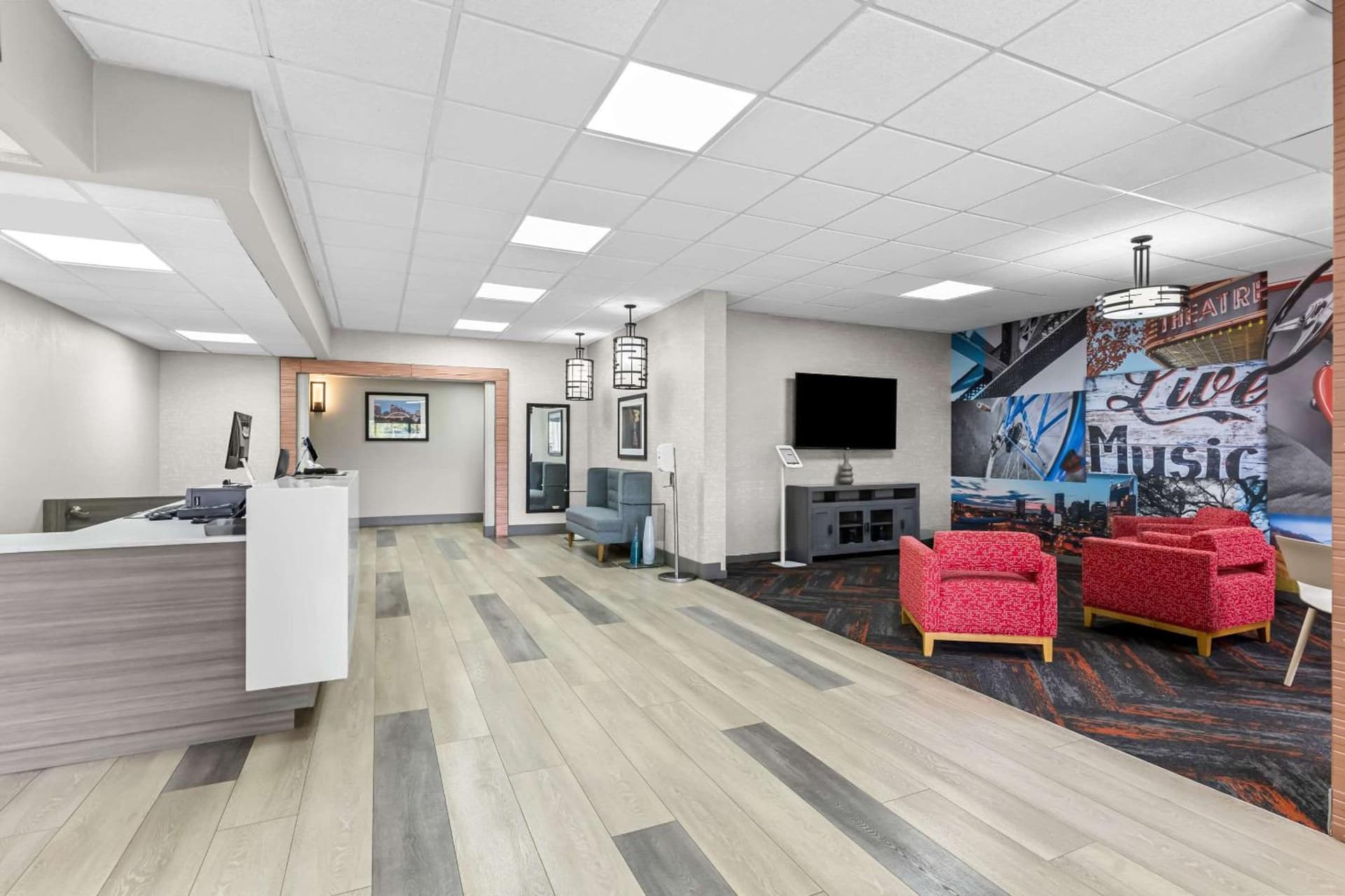 Clarion Pointe Franklin - Nashville Area interior in Franklin, TN — gallery photo 2