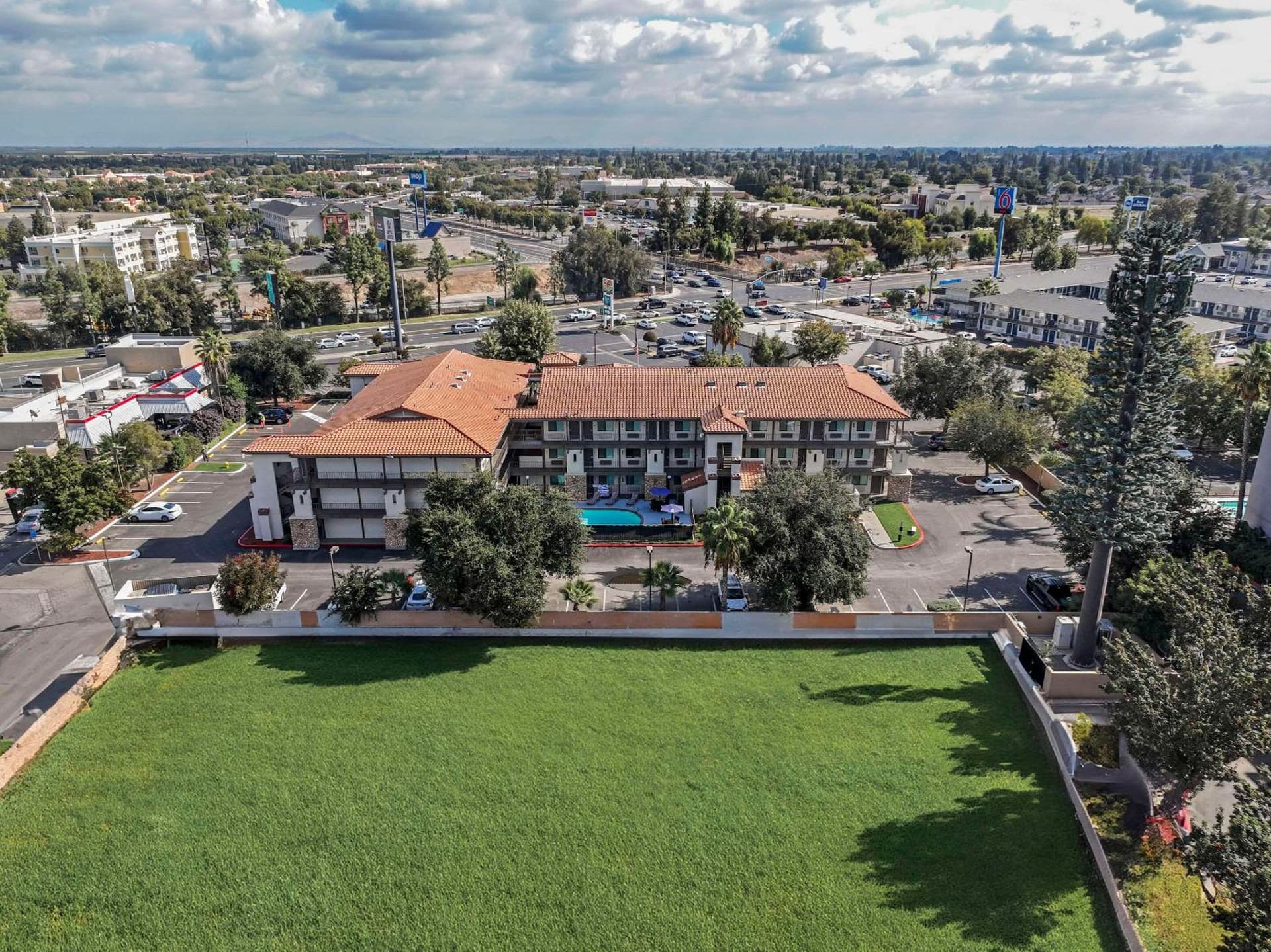 Hillstone Inn Tulare, an Ascend Collection Hotel property views in Tulare, CA — gallery photo 3