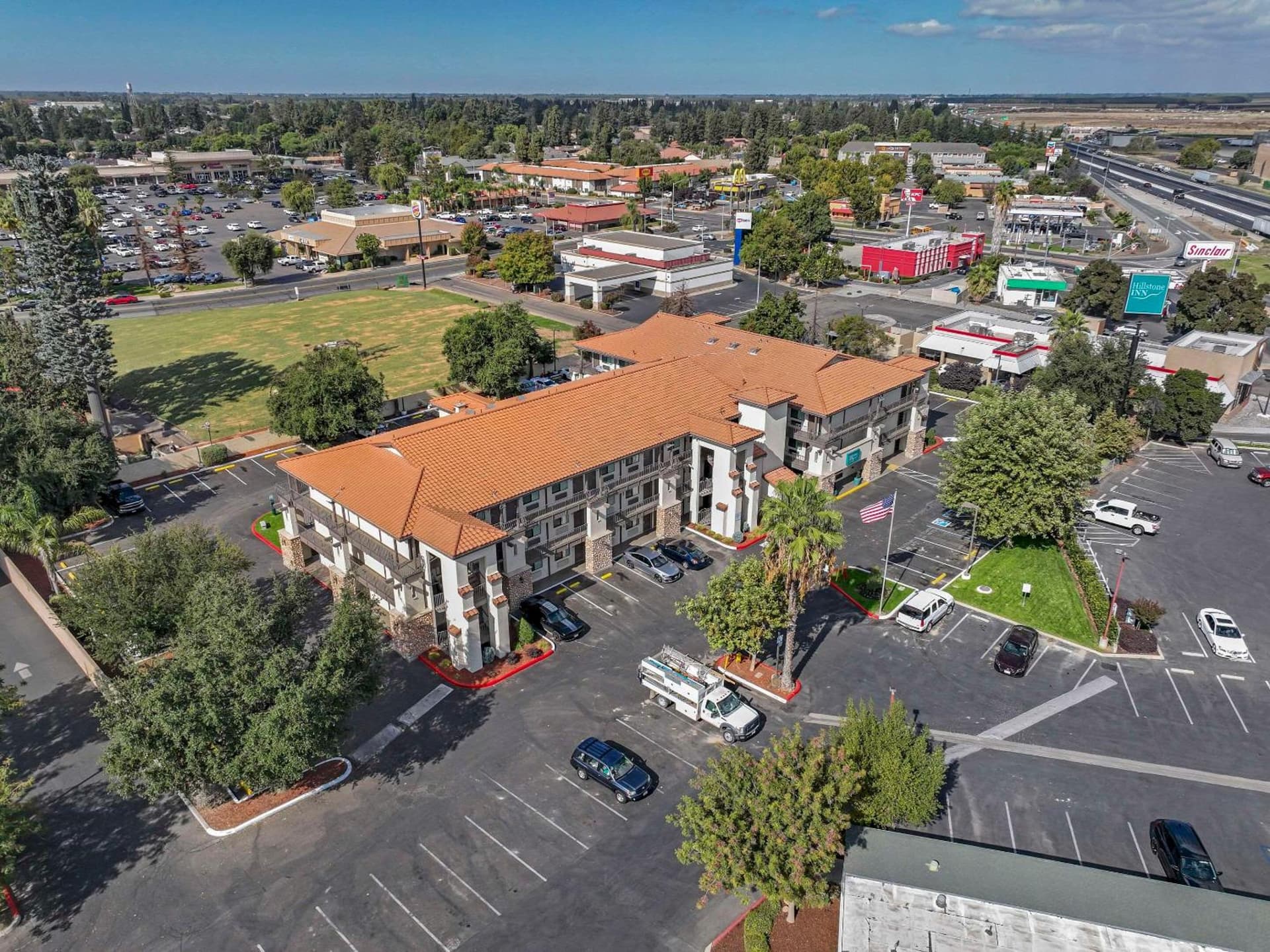 Hillstone Inn Tulare, an Ascend Collection Hotel gallery photo in Tulare, CA — image 58