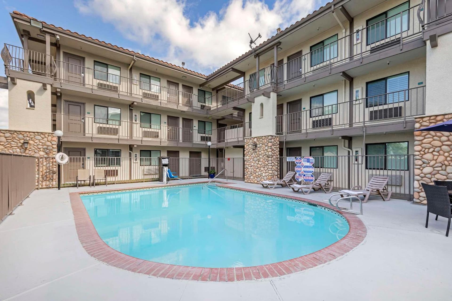 Hillstone Inn Tulare, an Ascend Collection Hotel gallery photo in Tulare, CA — image 43