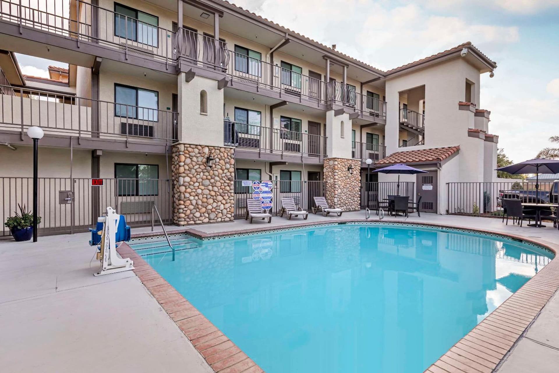 Hillstone Inn Tulare, an Ascend Collection Hotel gallery photo in Tulare, CA — image 47