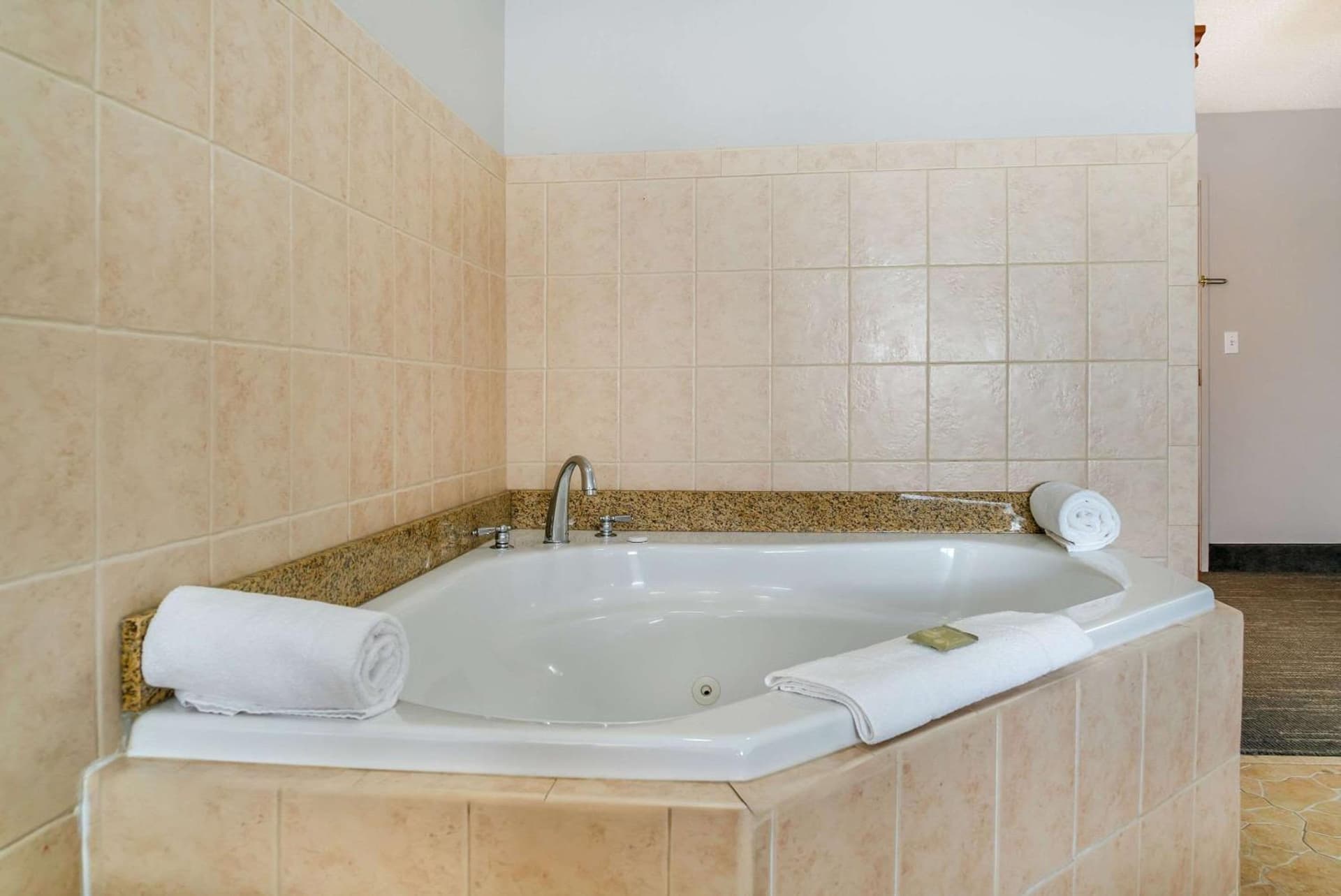Country Inn & Suites by Radisson, Rossford - Toledo South gallery photo in Rossford, OH — image 54