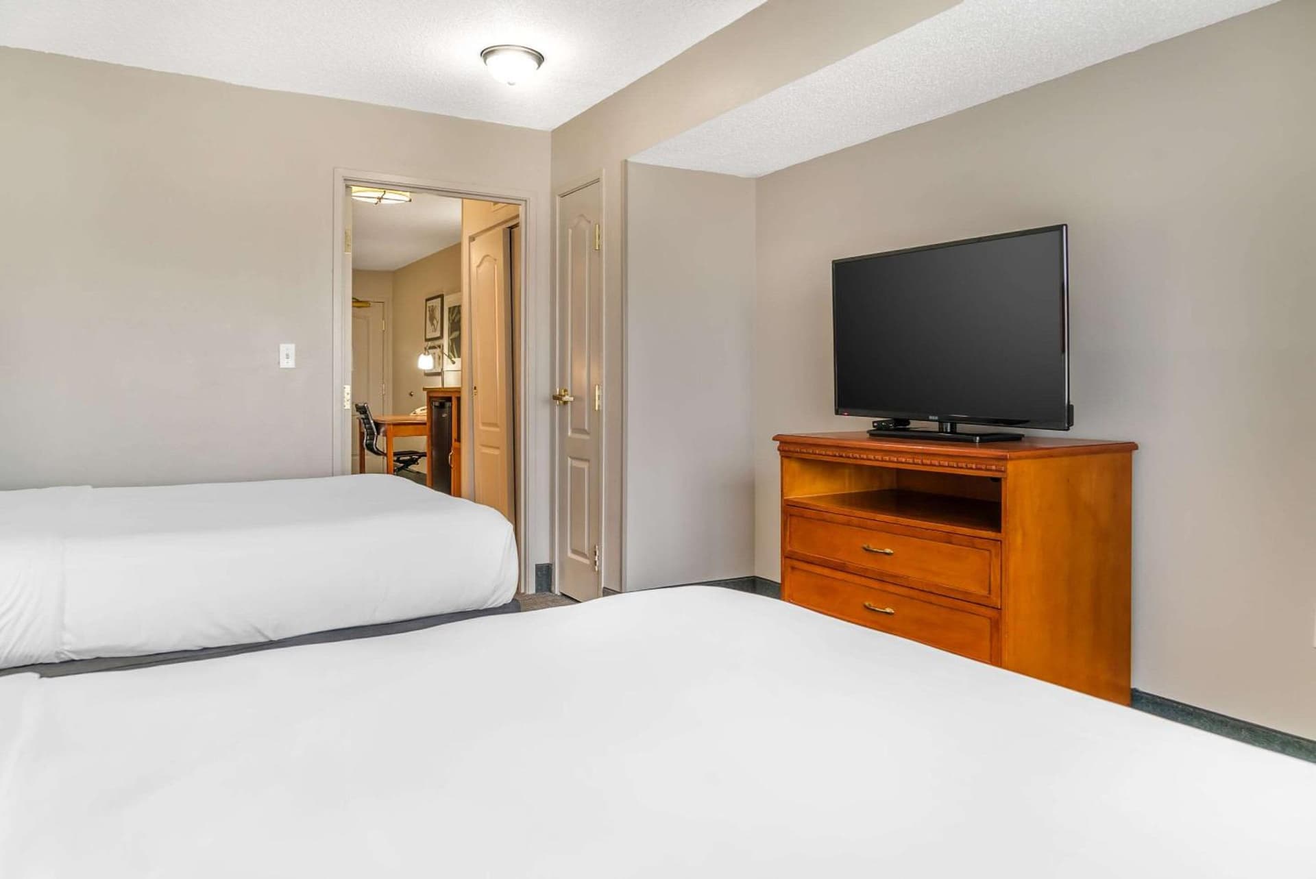Country Inn & Suites by Radisson, Rossford - Toledo South gallery photo in Rossford, OH — image 9