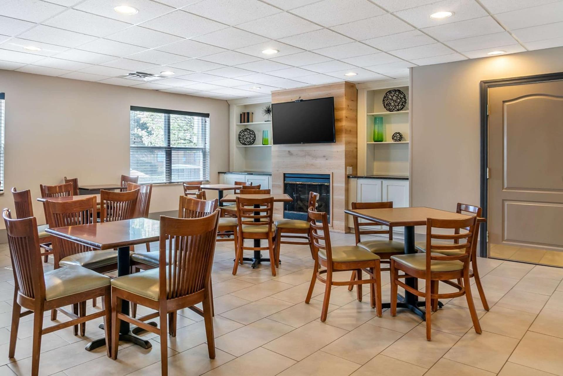 Country Inn & Suites by Radisson, Rossford - Toledo South gallery photo in Rossford, OH — image 13