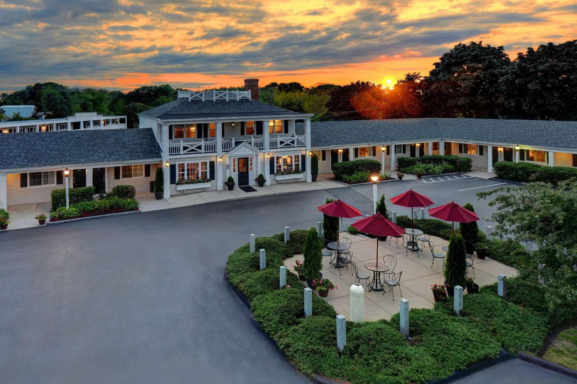 Port Inn and Suites Portsmouth, an Ascend Collection Hotel featured exterior or lobby in Portsmouth, NH — similar hotel