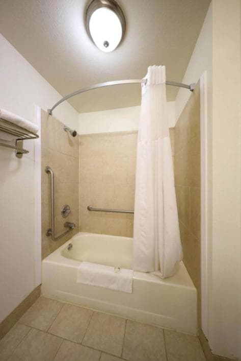 Copley Inn & Suites By OYO Akron OH gallery photo in Akron, OH — image 27
