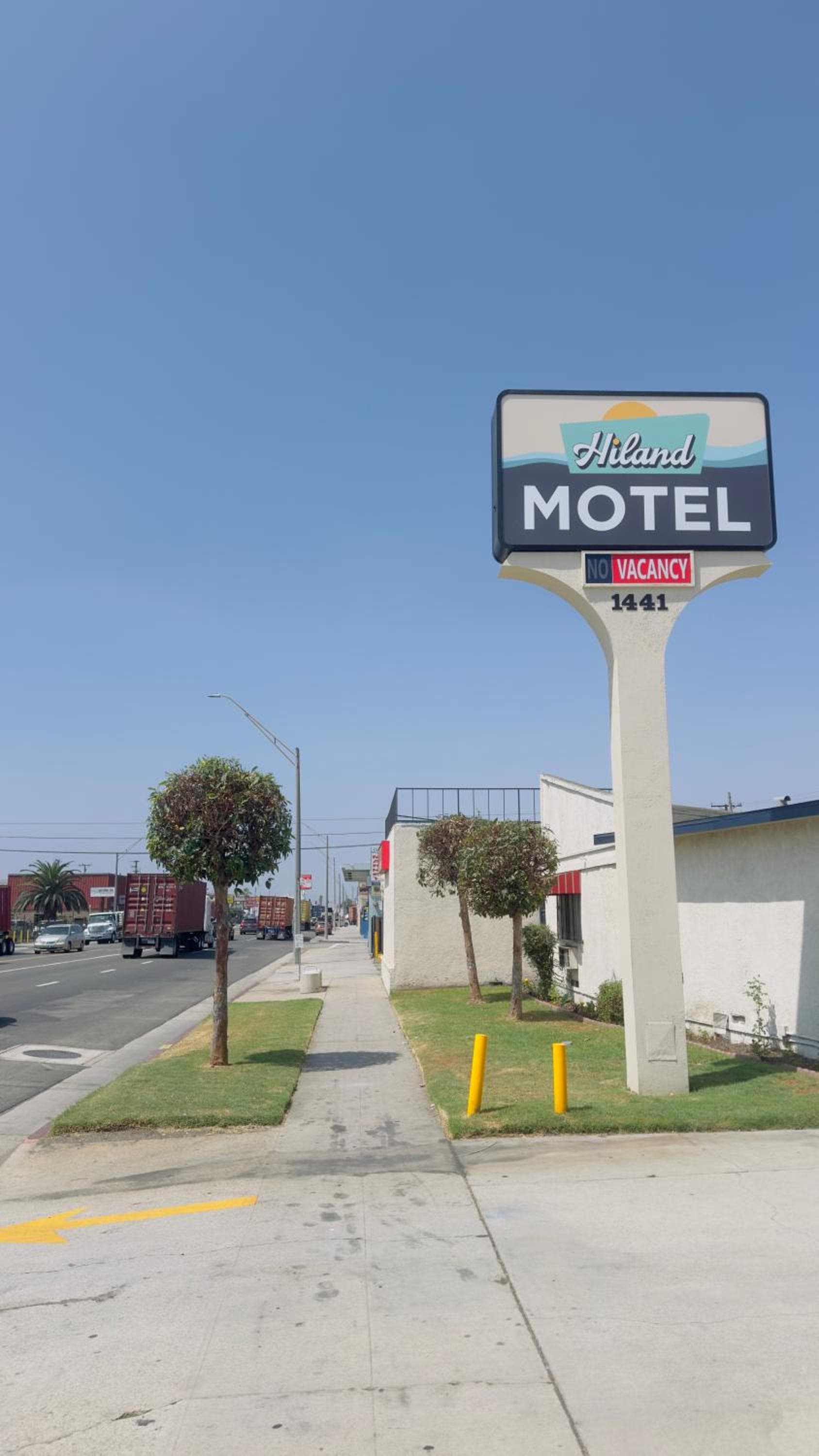 Hiland Motel interior in Long Beach, CA — gallery photo 2