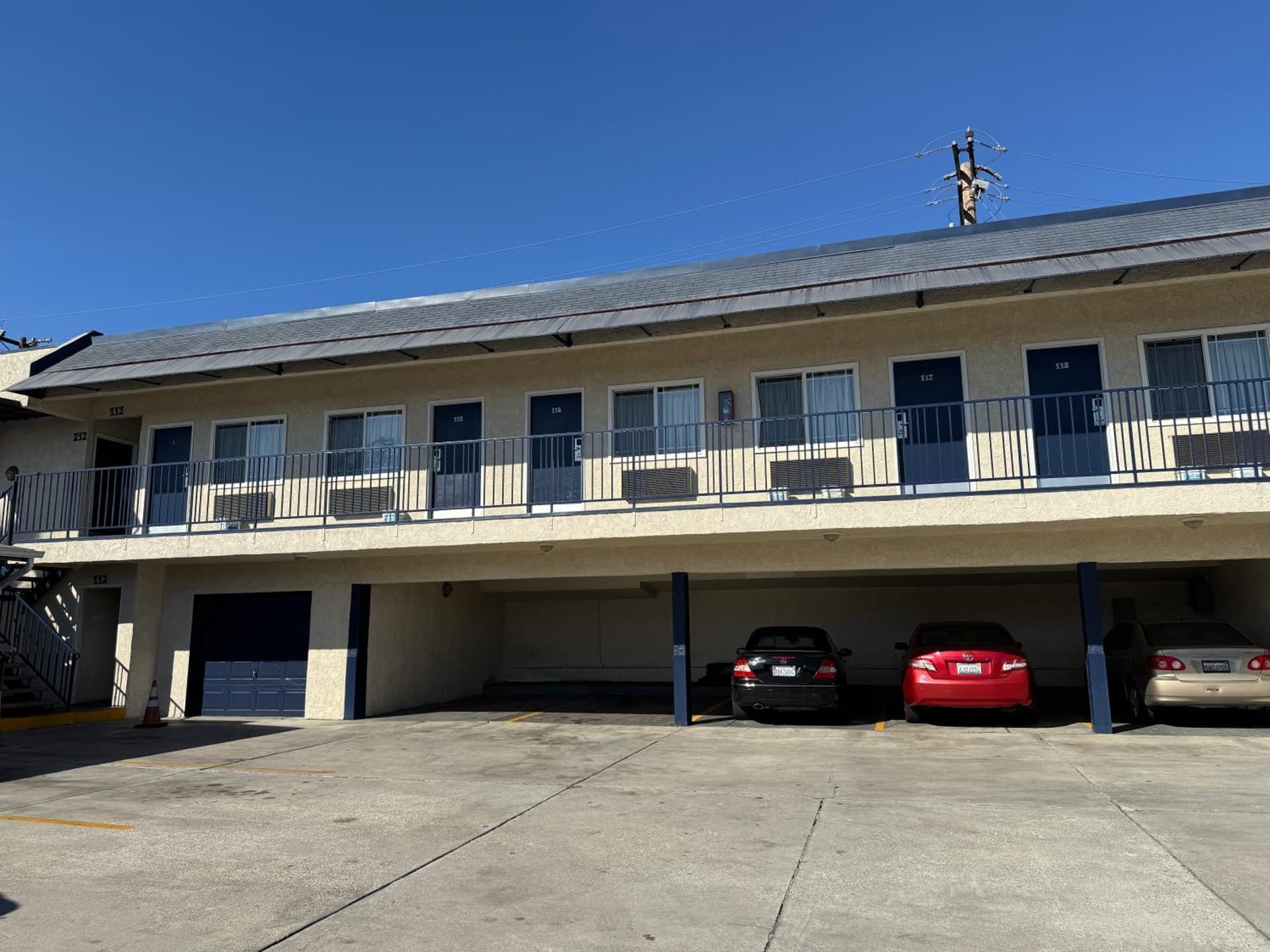 Hiland Motel property views in Long Beach, CA — gallery photo 3